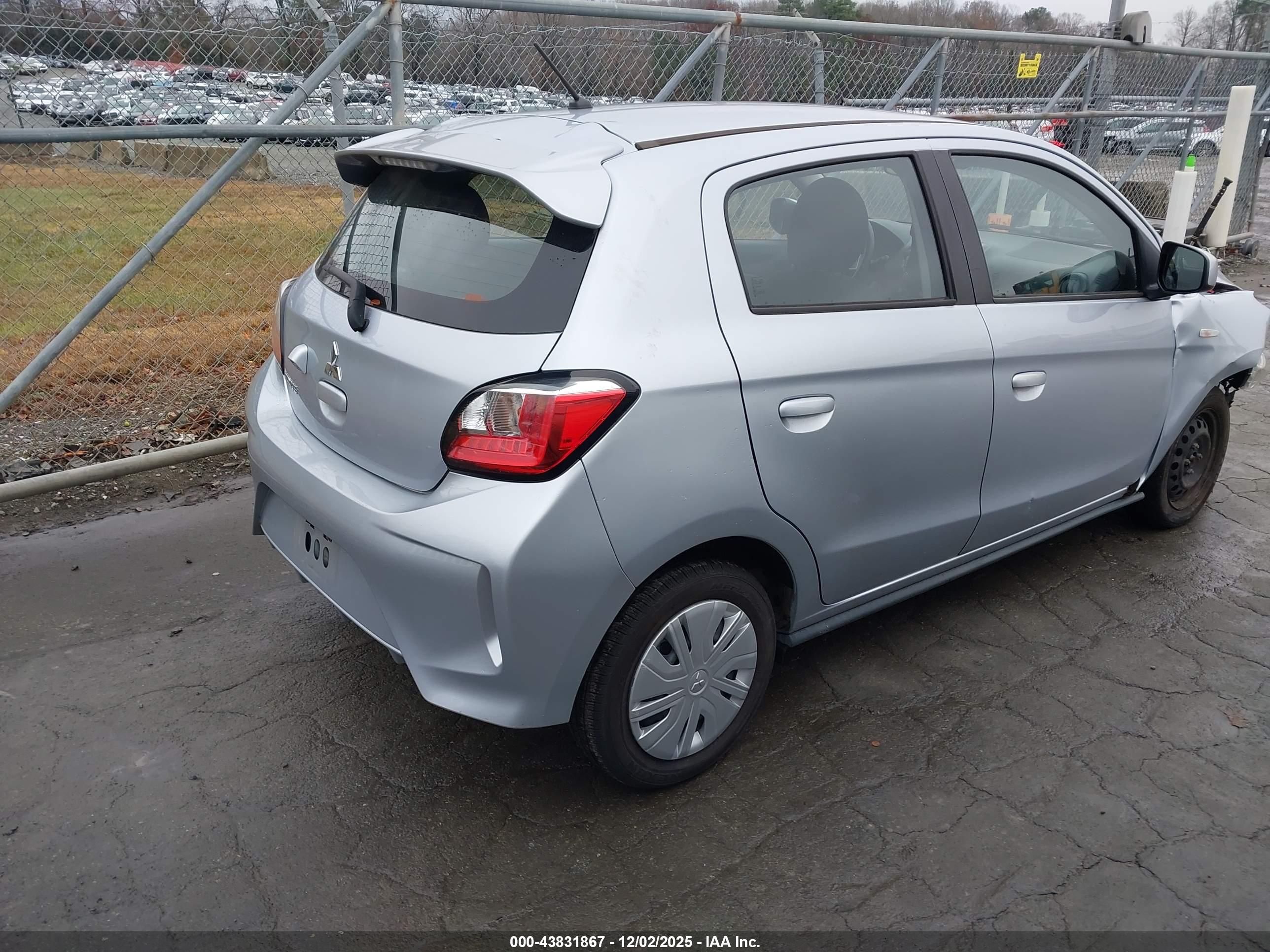 MITSUBISHI MIRAGE image 4