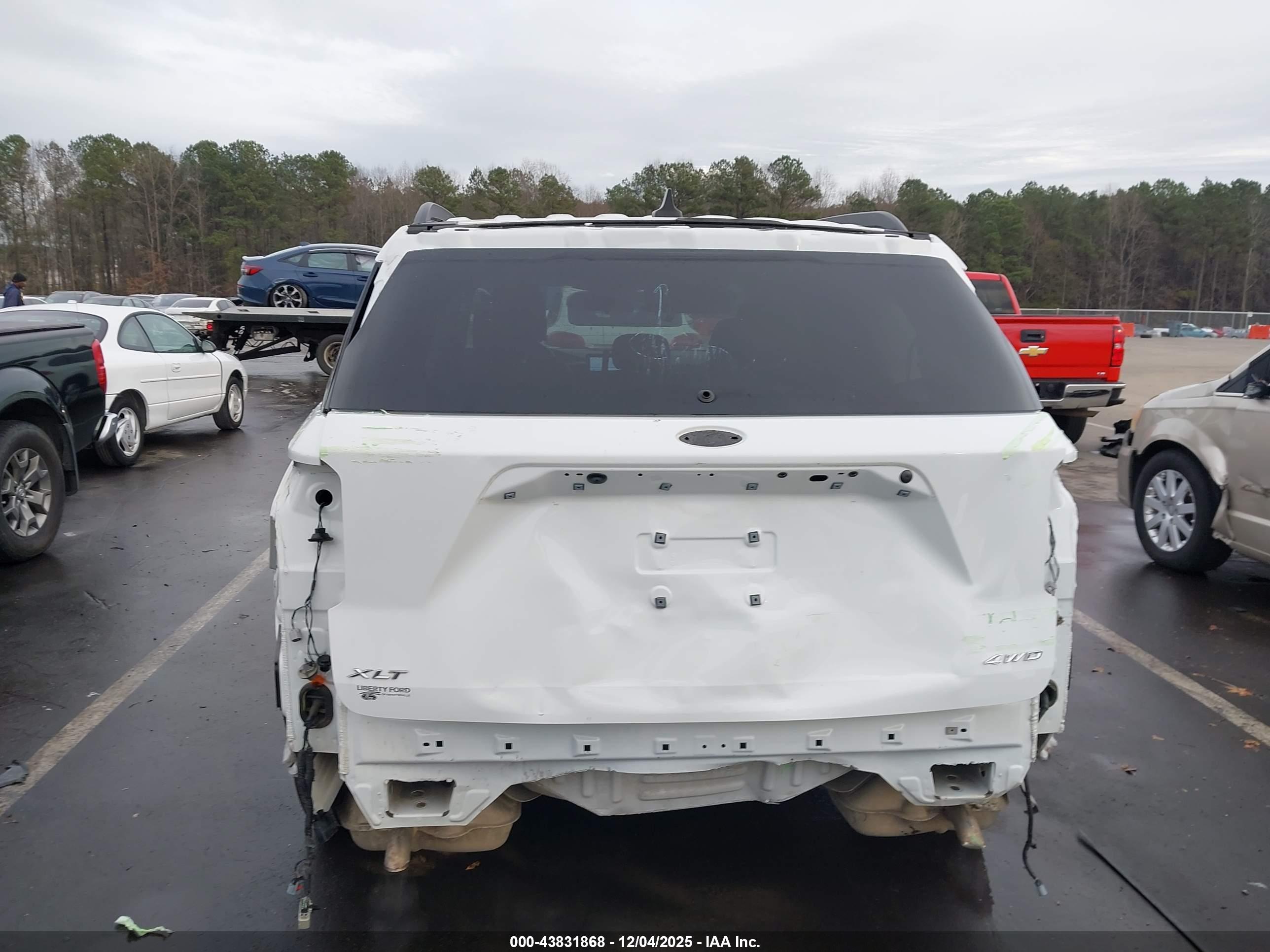 FORD EXPLORER image 6