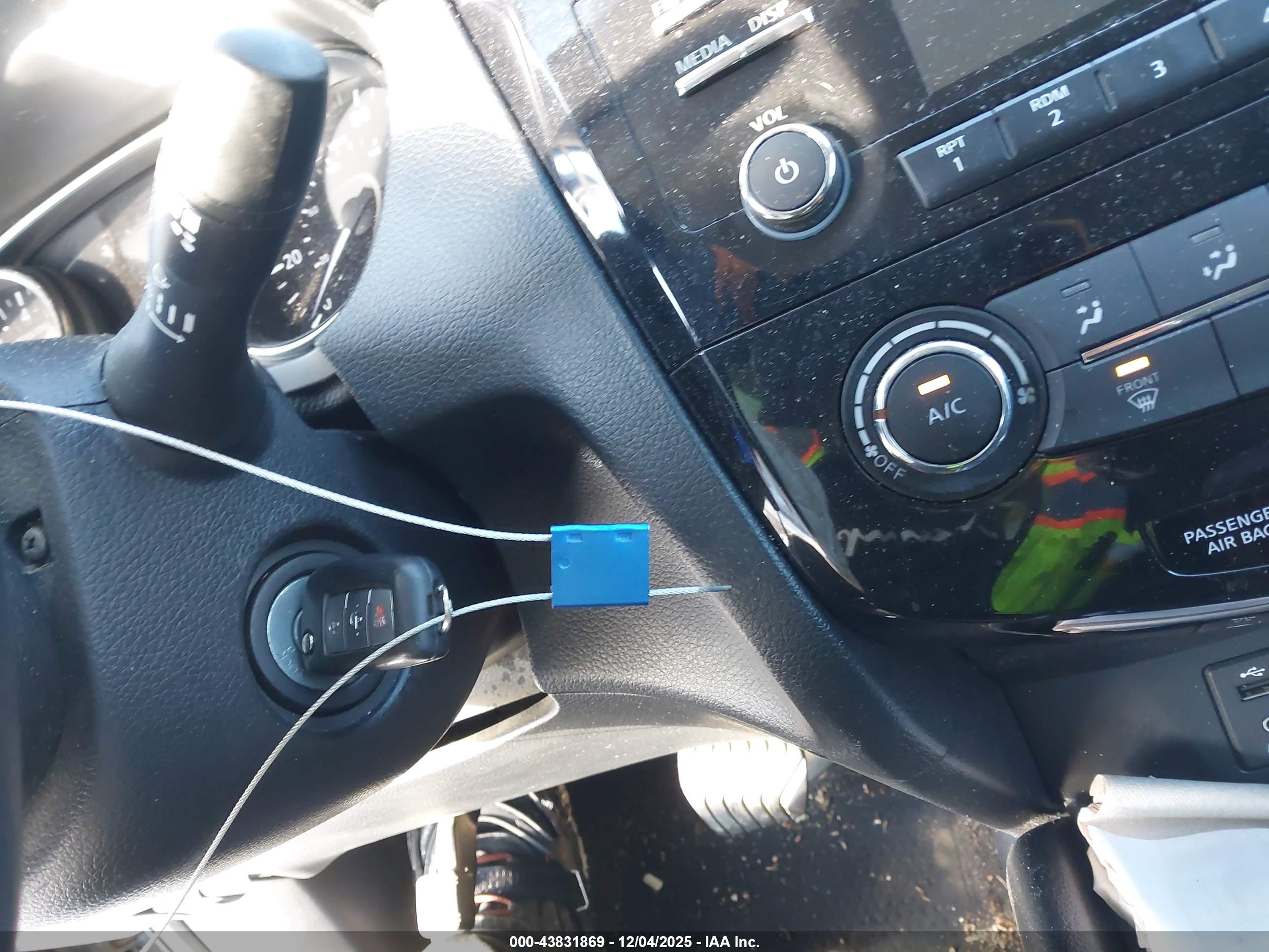 NISSAN ROGUE image 11