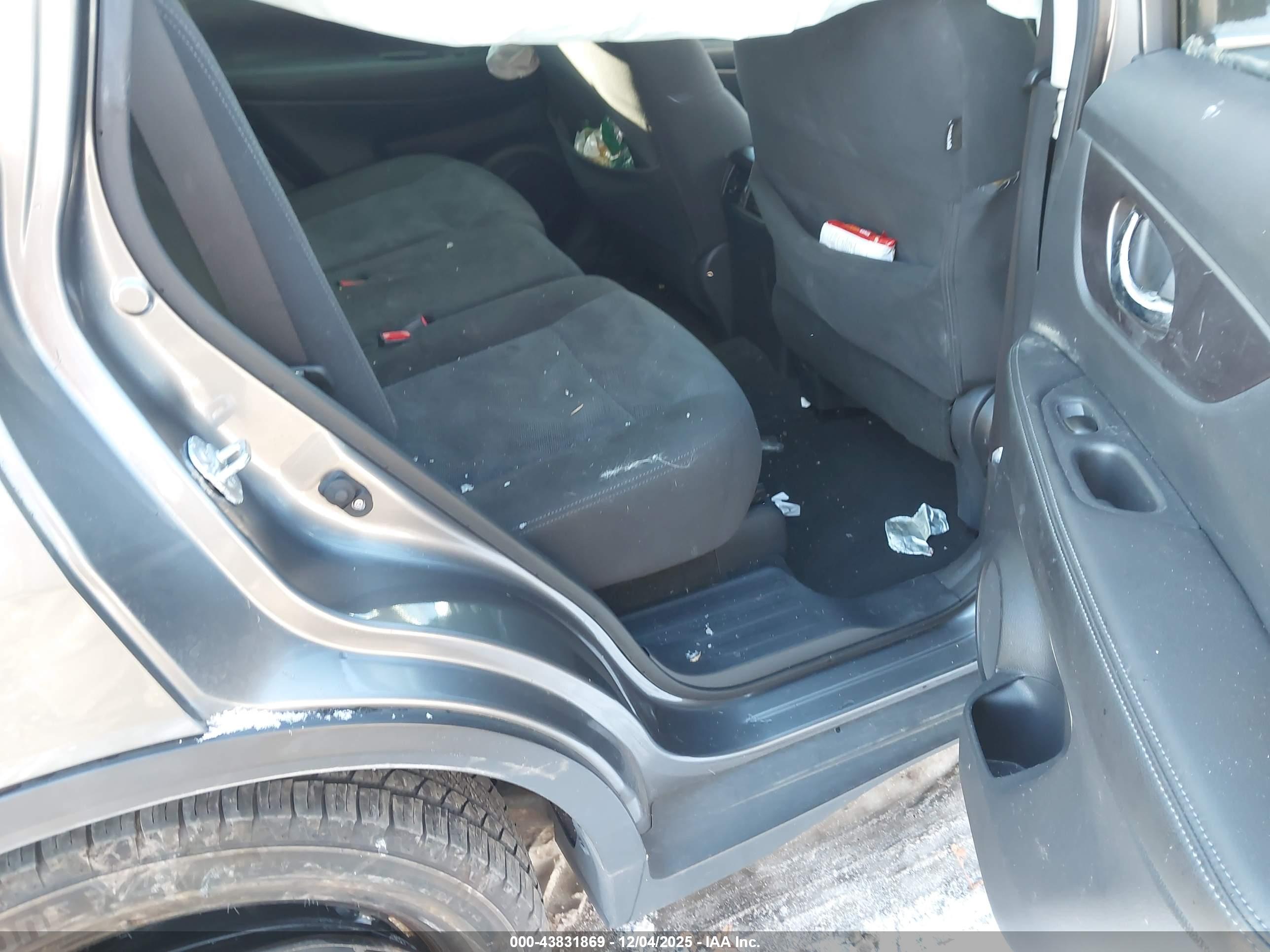NISSAN ROGUE image 8