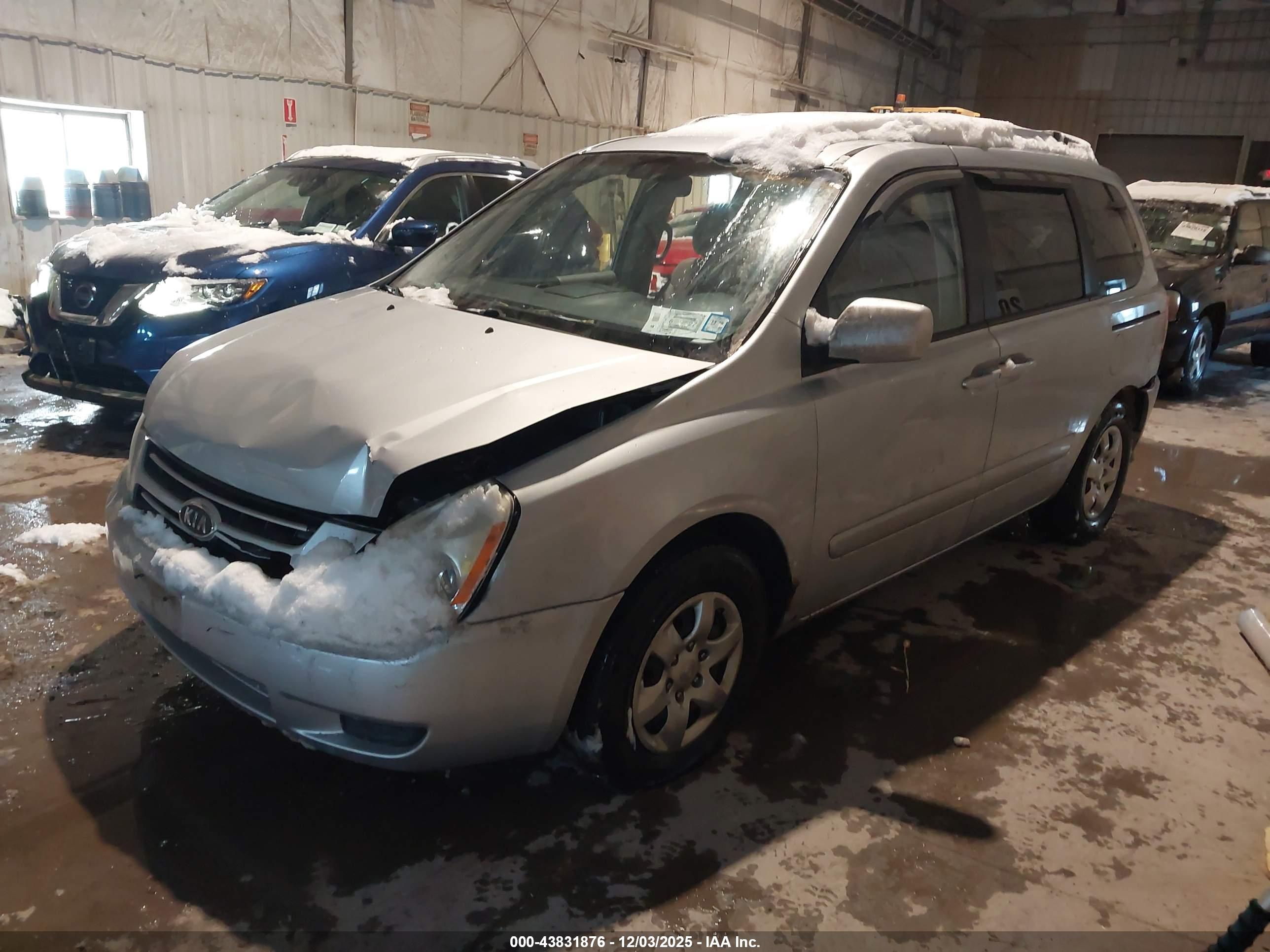 KIA SEDONA image 2