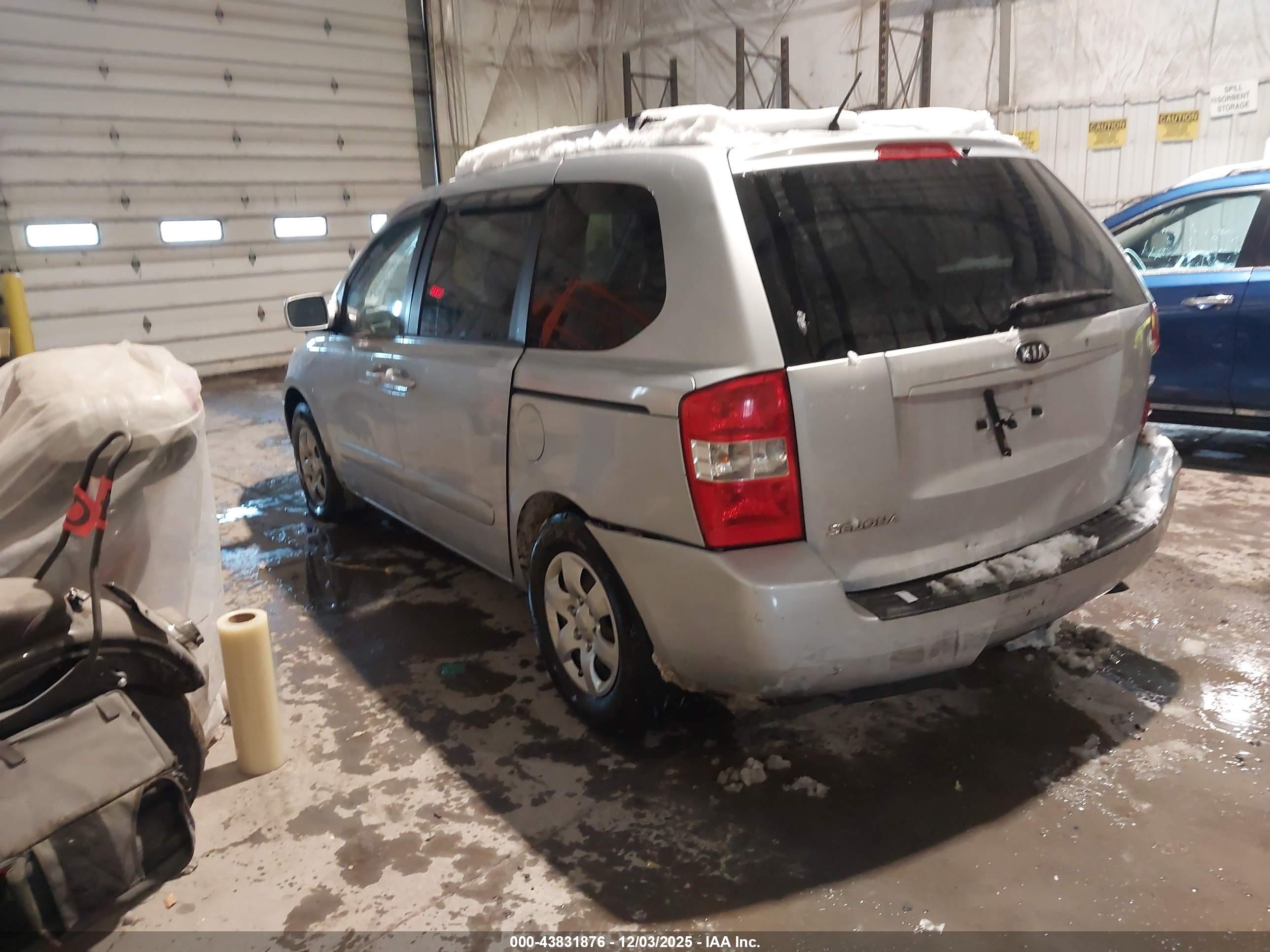 KIA SEDONA image 3