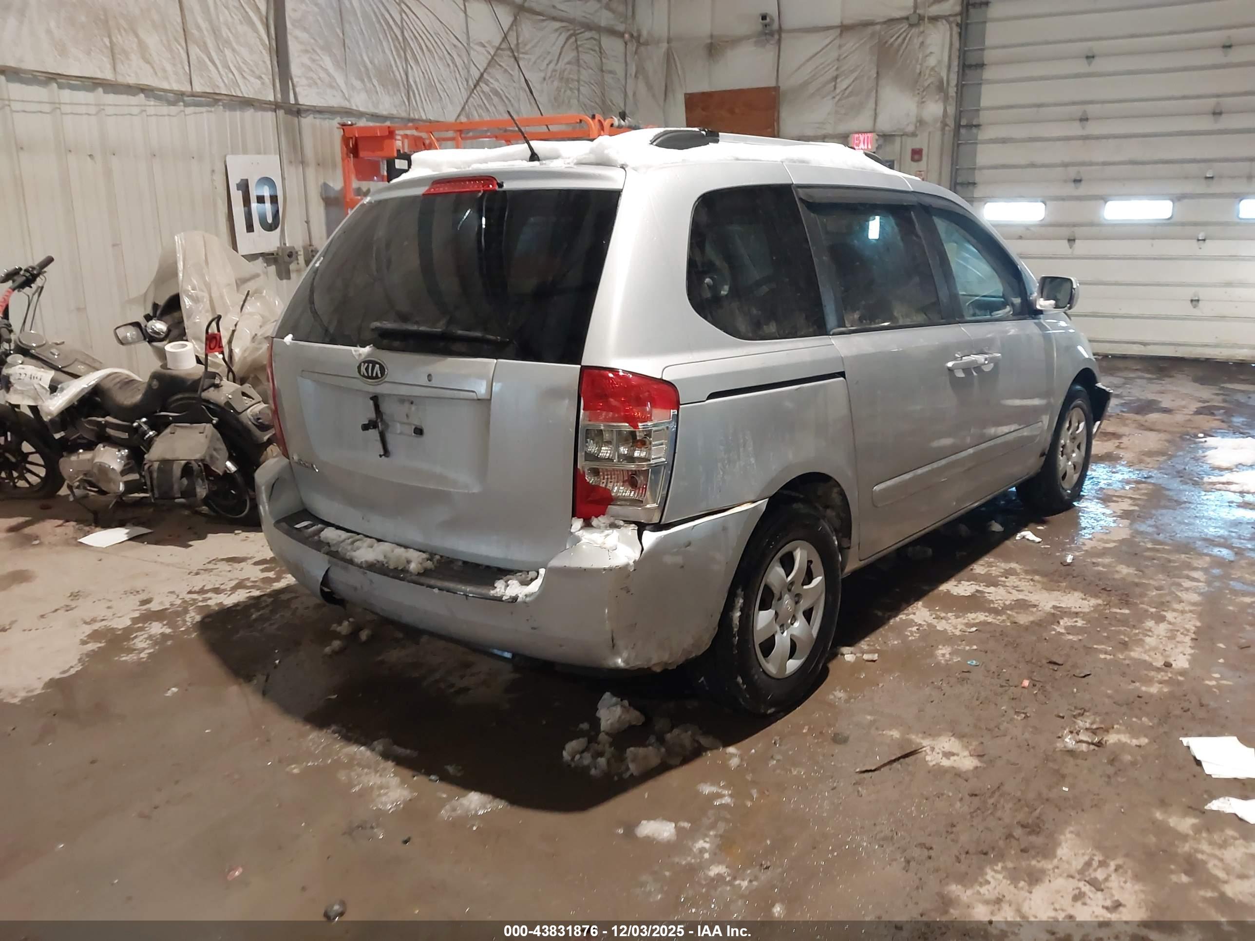 KIA SEDONA image 4