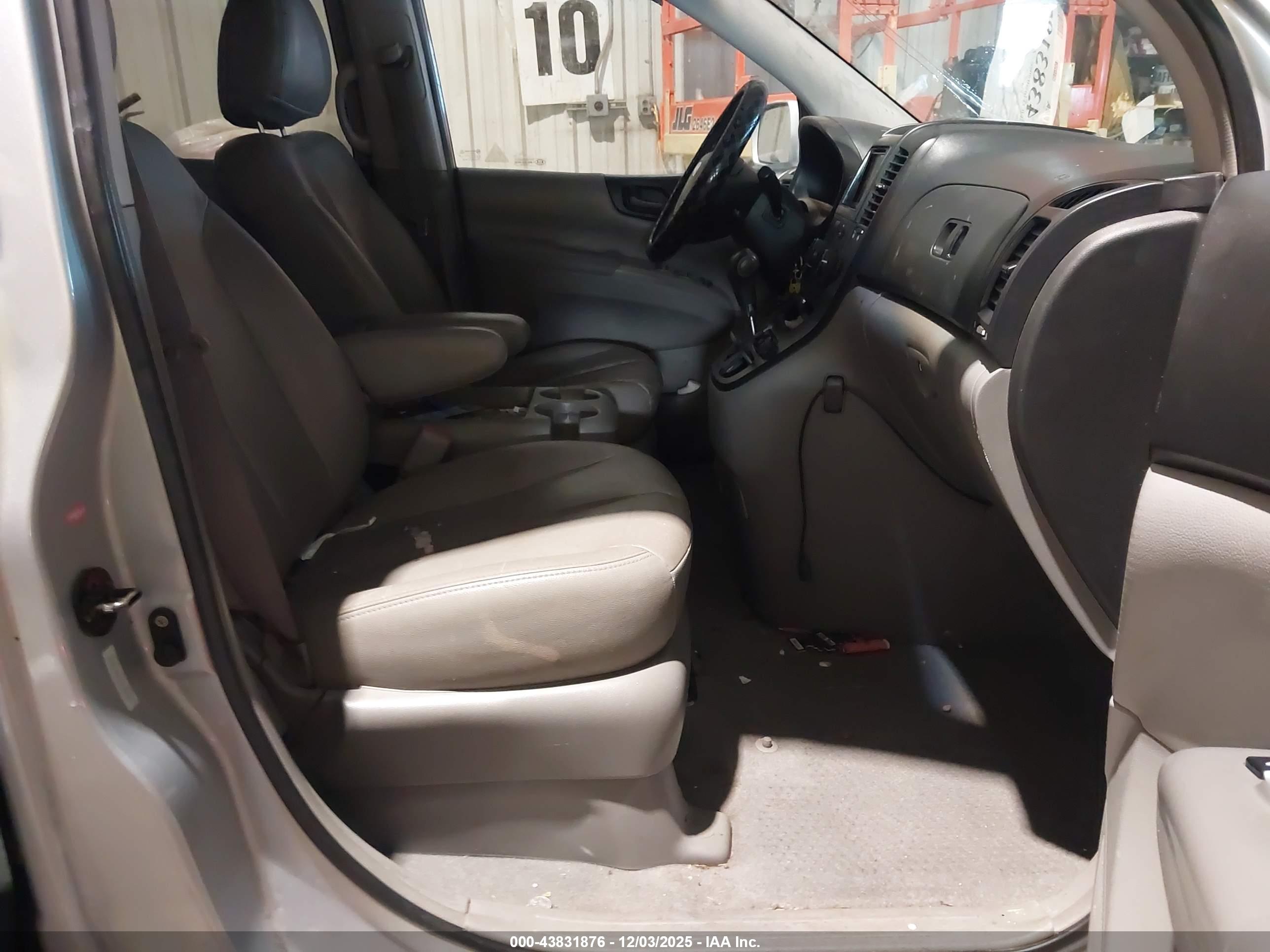 KIA SEDONA image 5