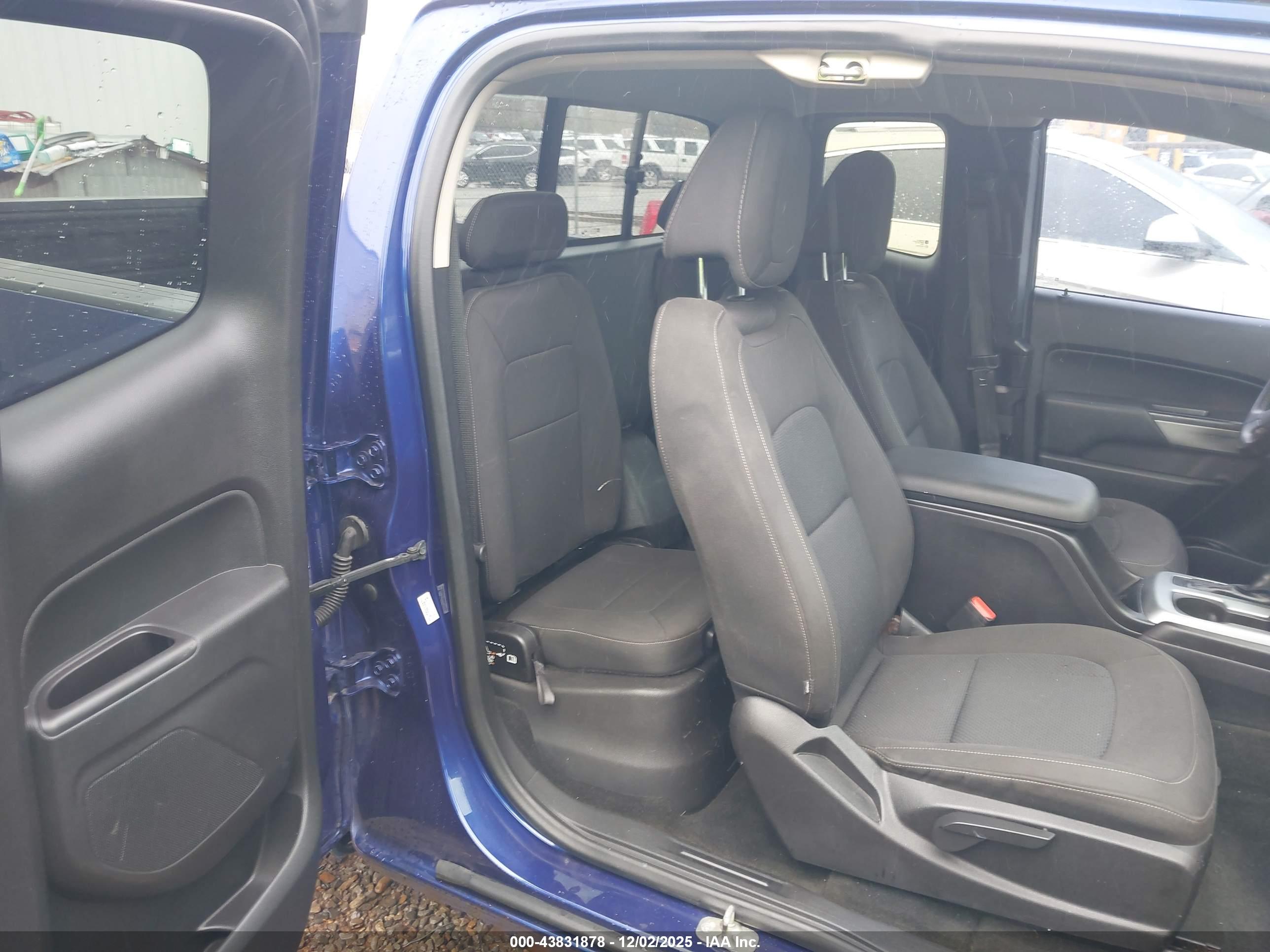 CHEVROLET COLORADO image 8