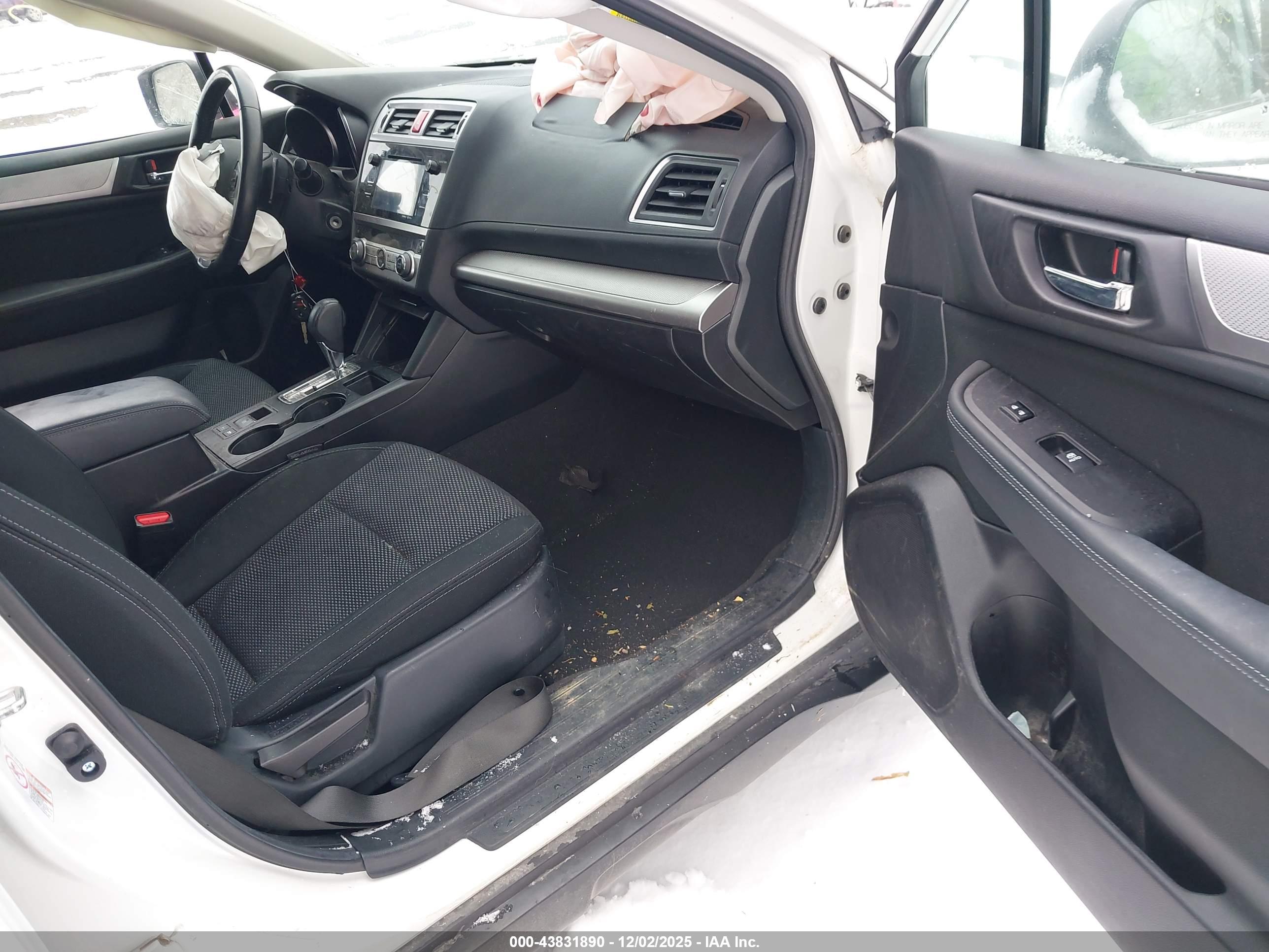 SUBARU OUTBACK image 5