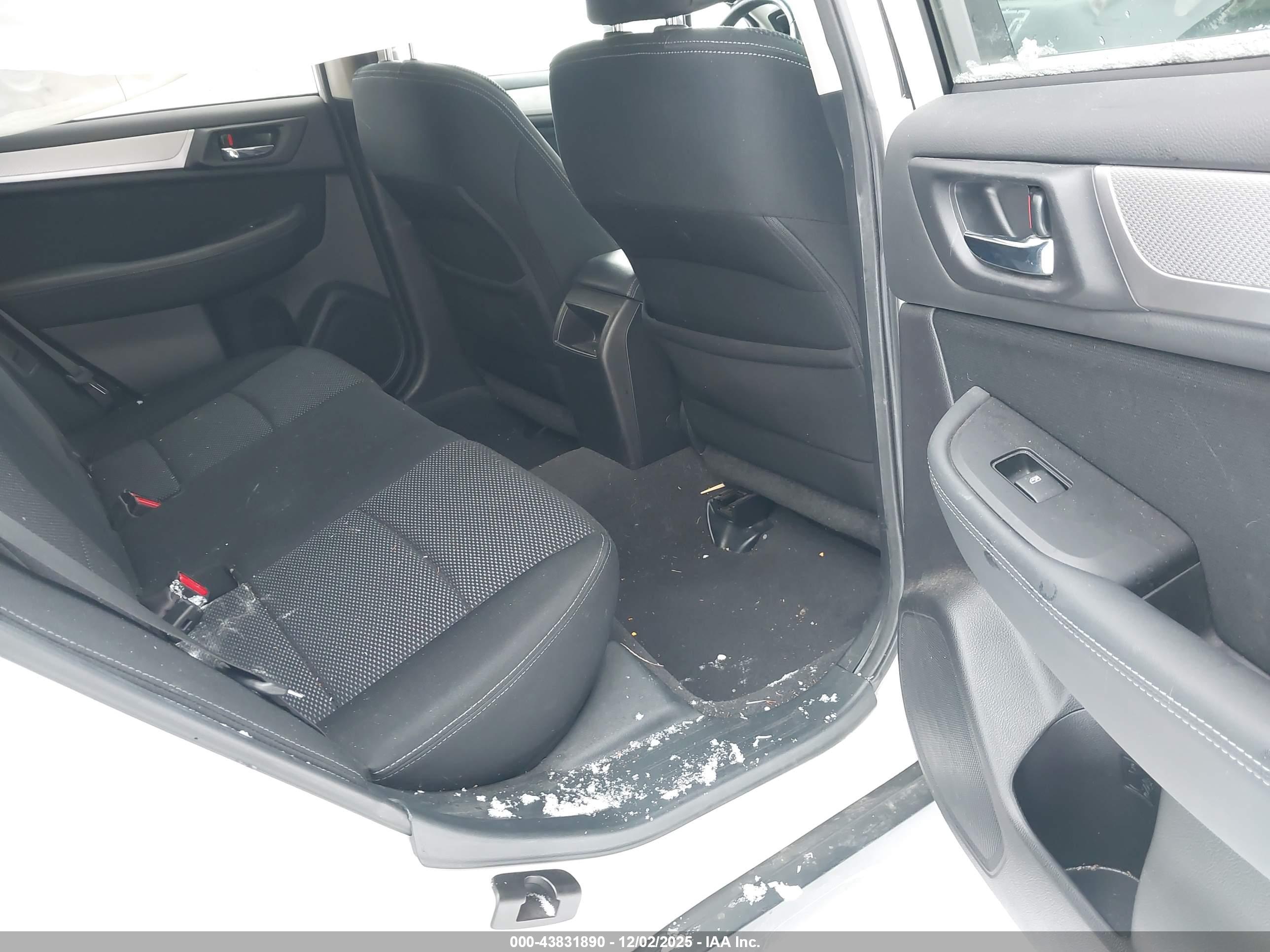 SUBARU OUTBACK image 8