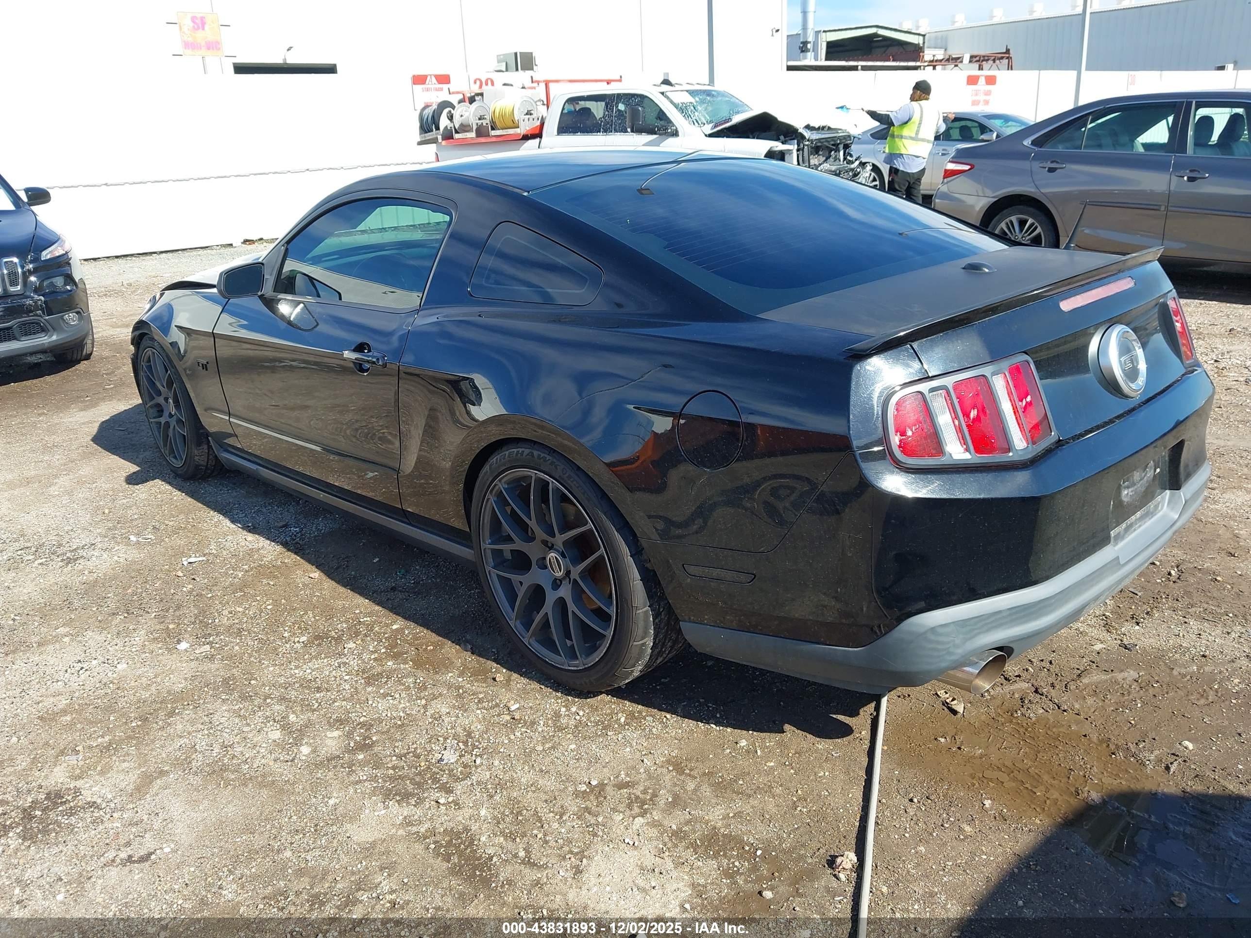 FORD MUSTANG image 3
