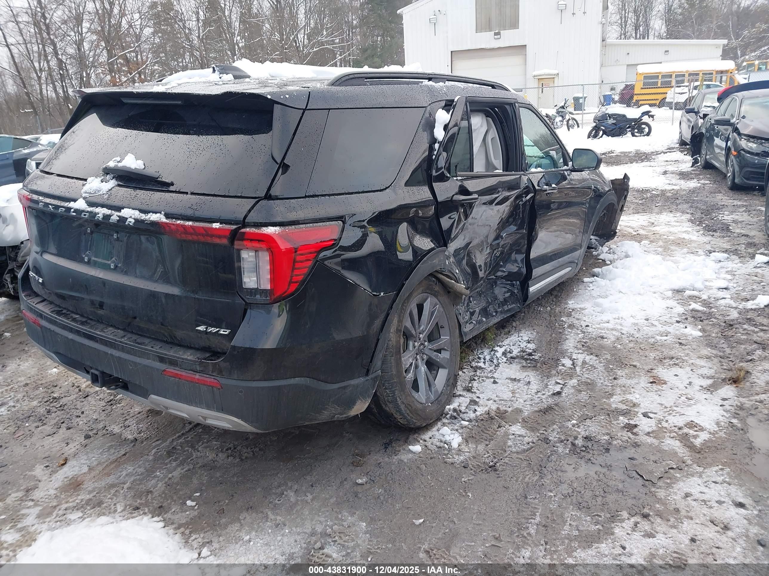 FORD EXPLORER image 4