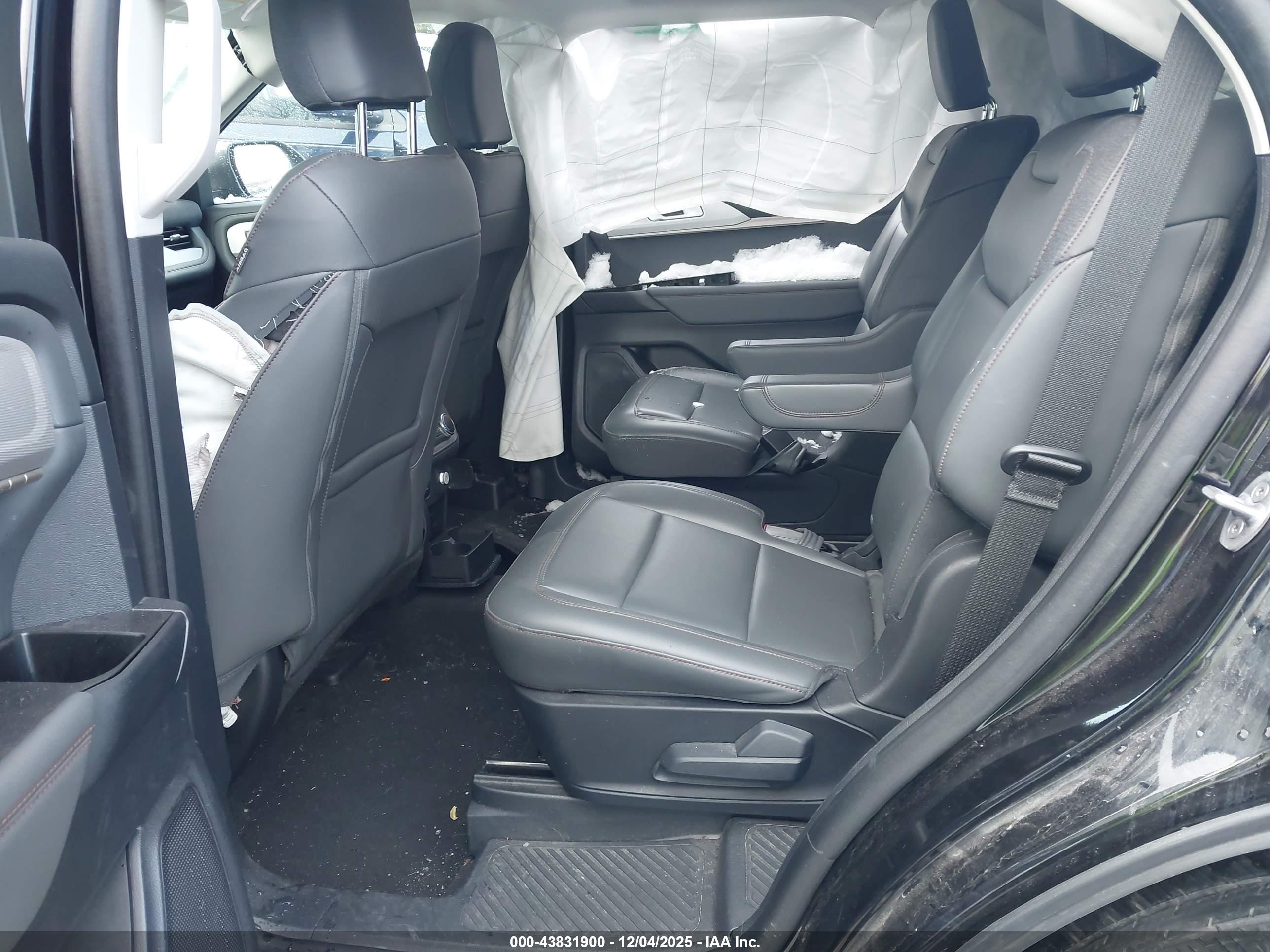 FORD EXPLORER image 8