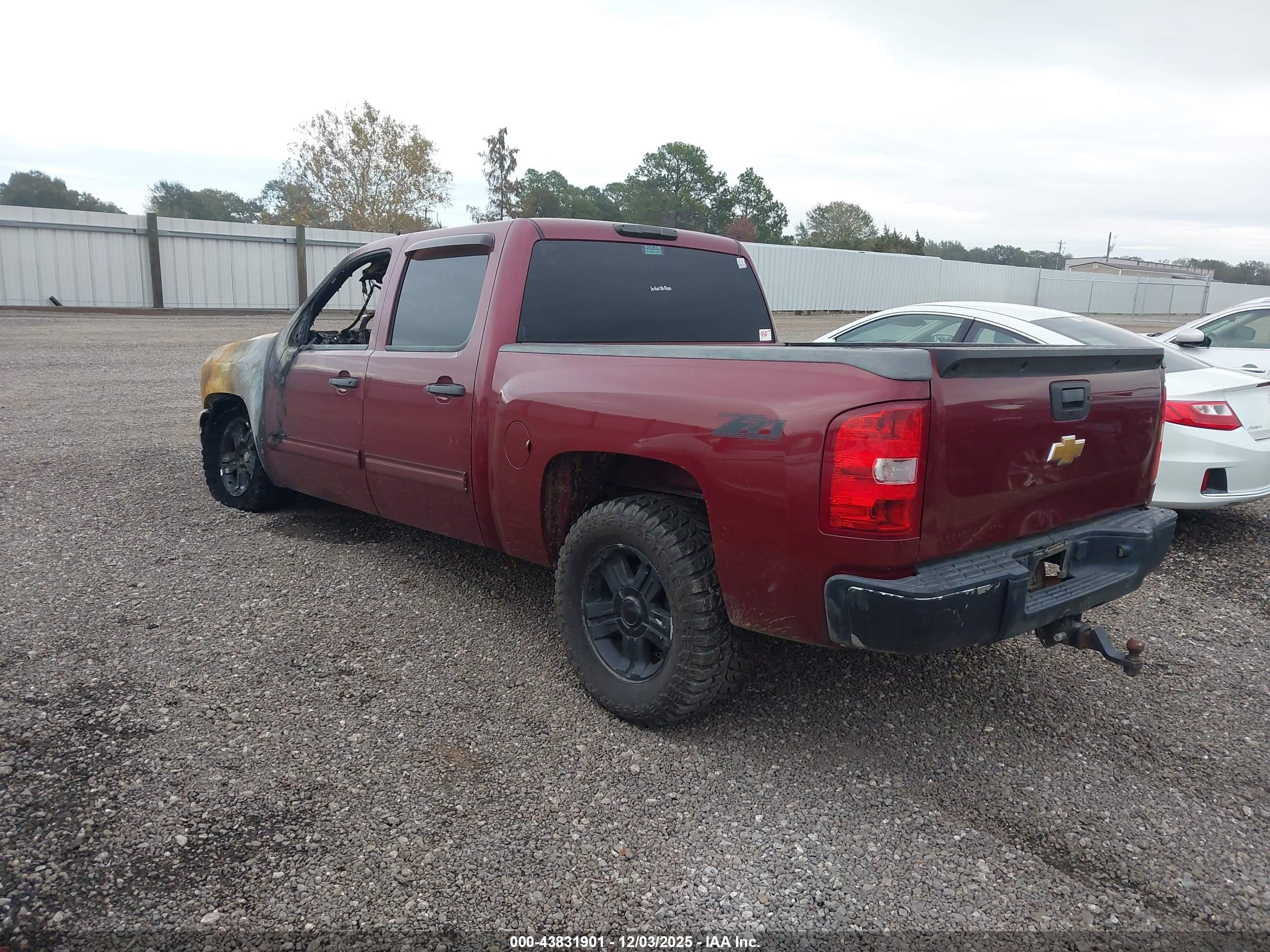 CHEVROLET SILVERADO image 3