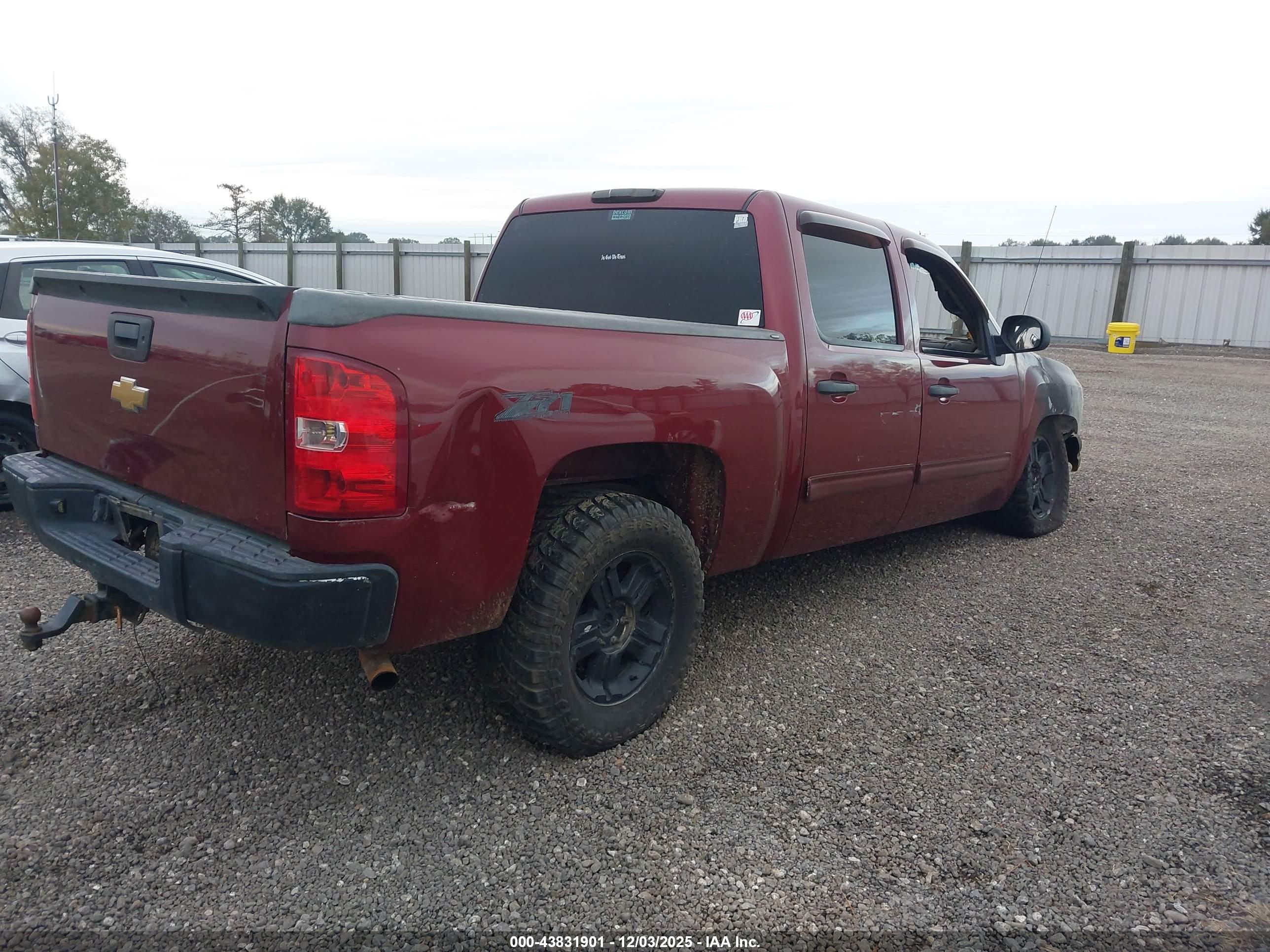 CHEVROLET SILVERADO image 4