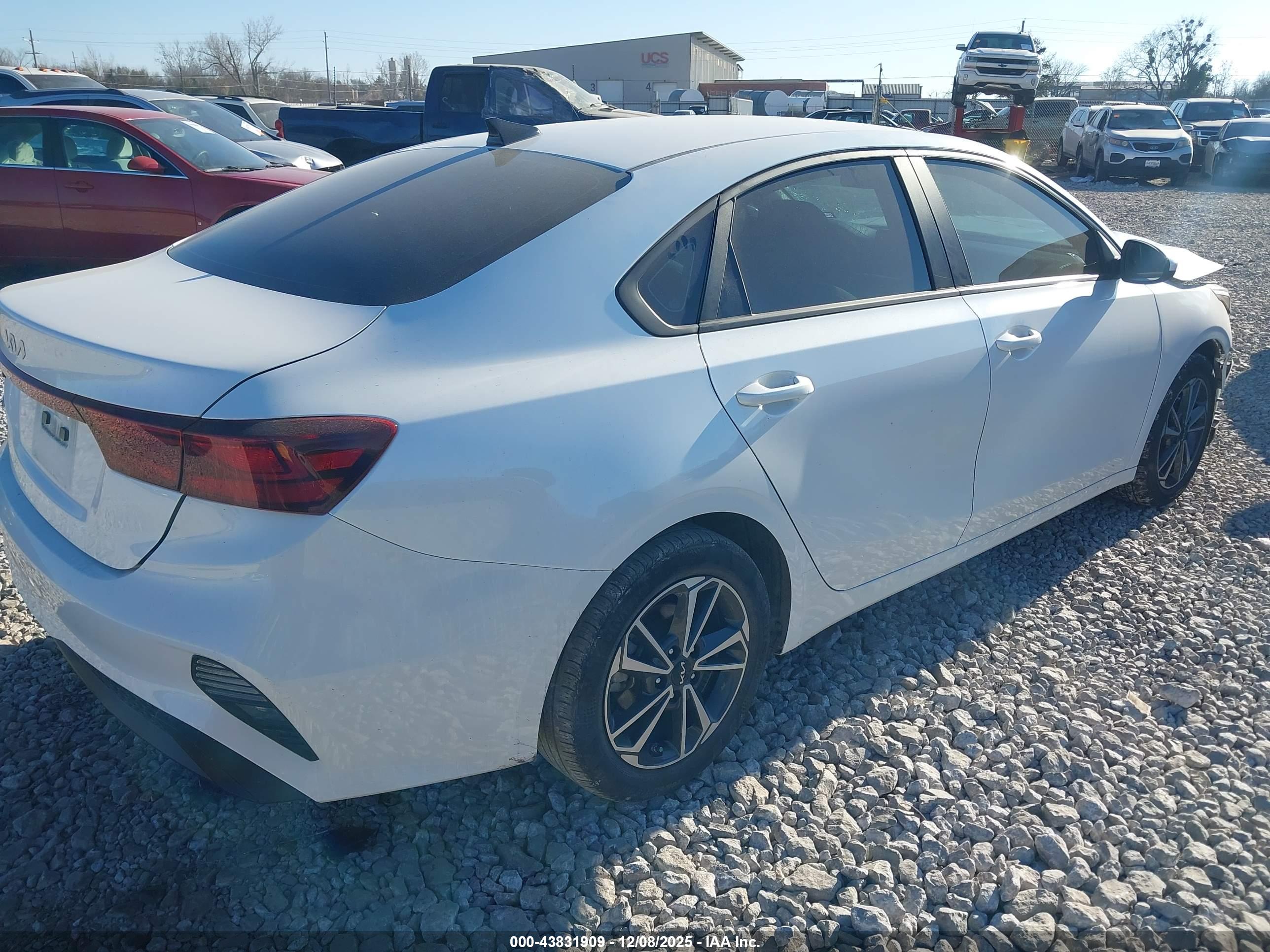 KIA FORTE image 4