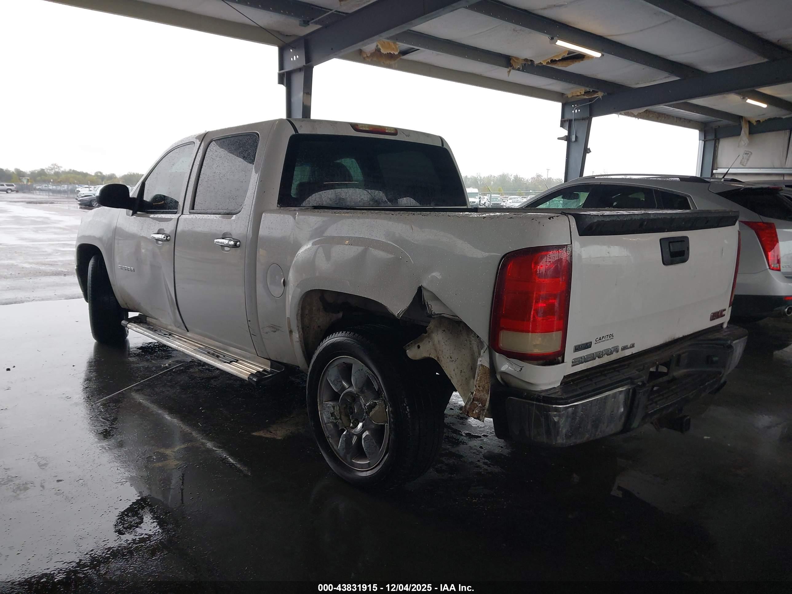 GMC SIERRA image 3