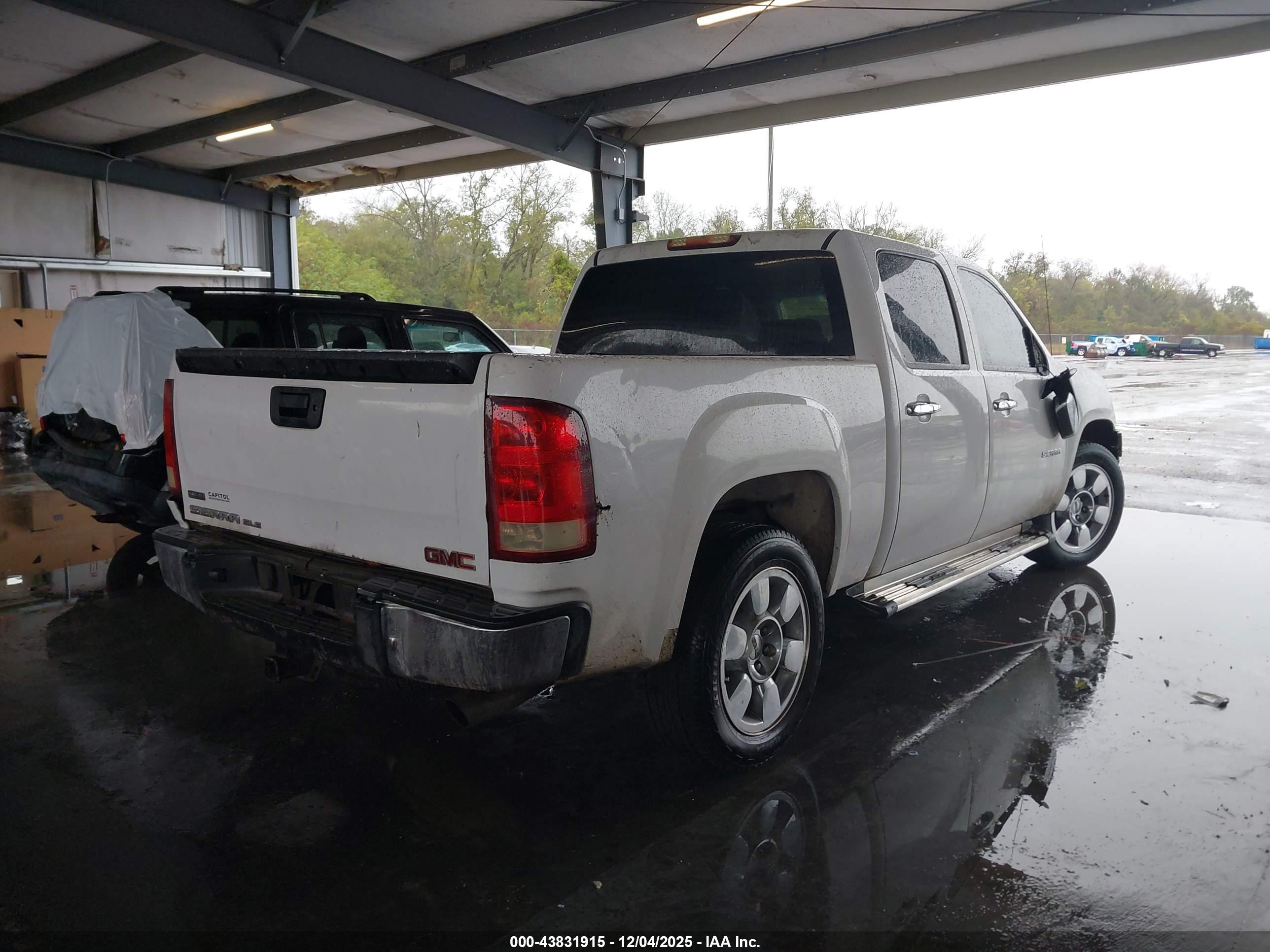 GMC SIERRA image 4
