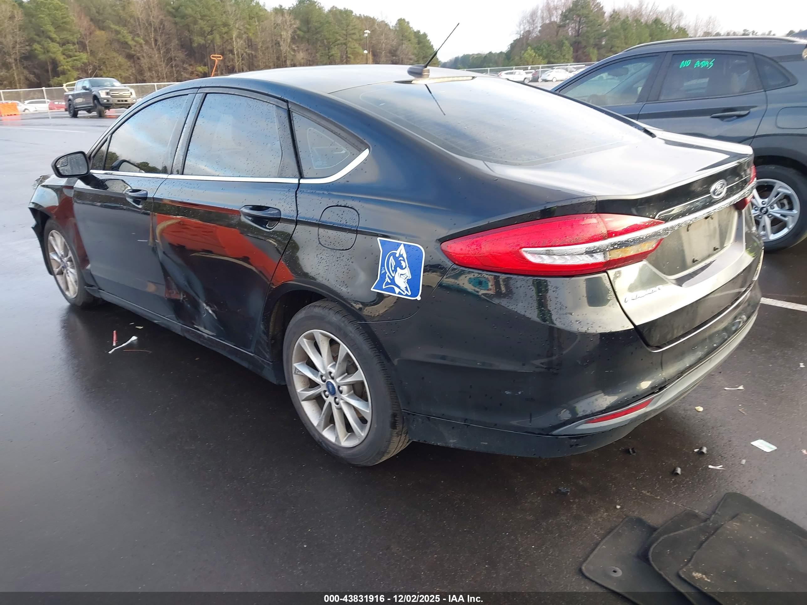 FORD FUSION image 3