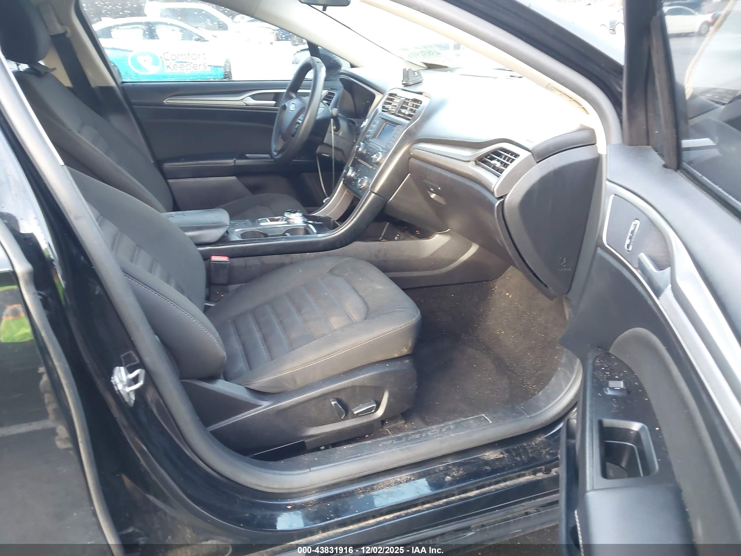FORD FUSION image 5