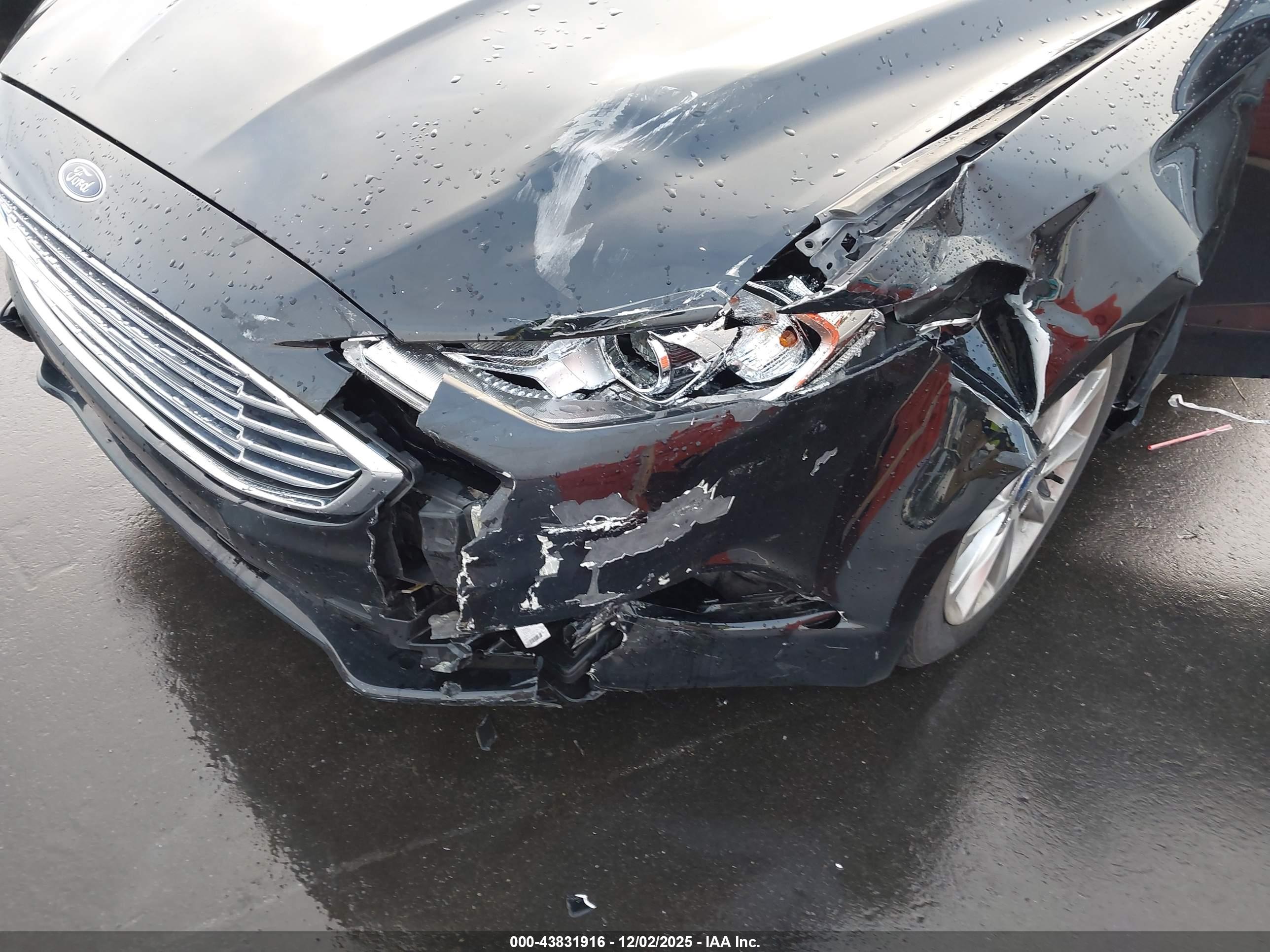 FORD FUSION image 6
