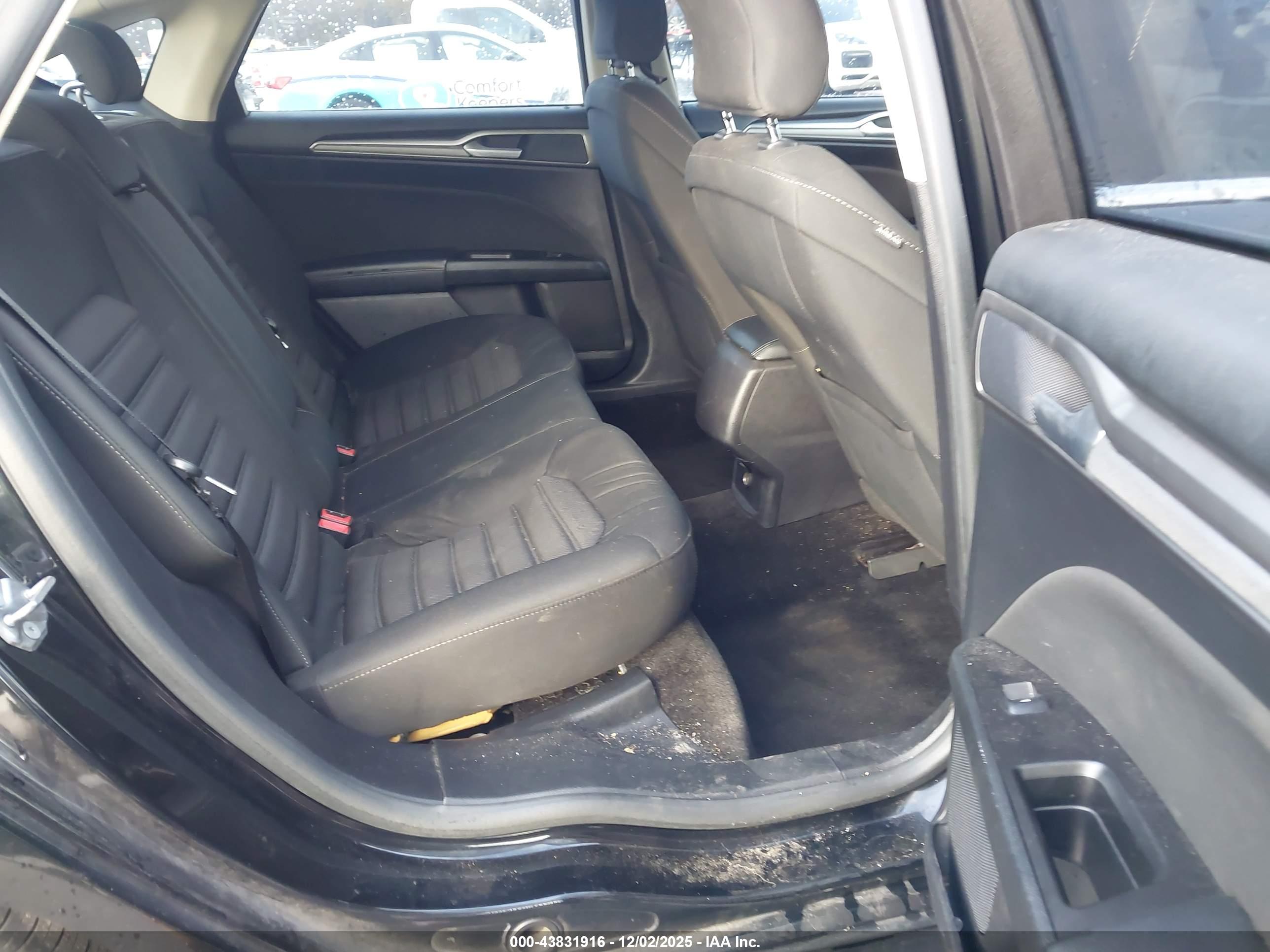 FORD FUSION image 8