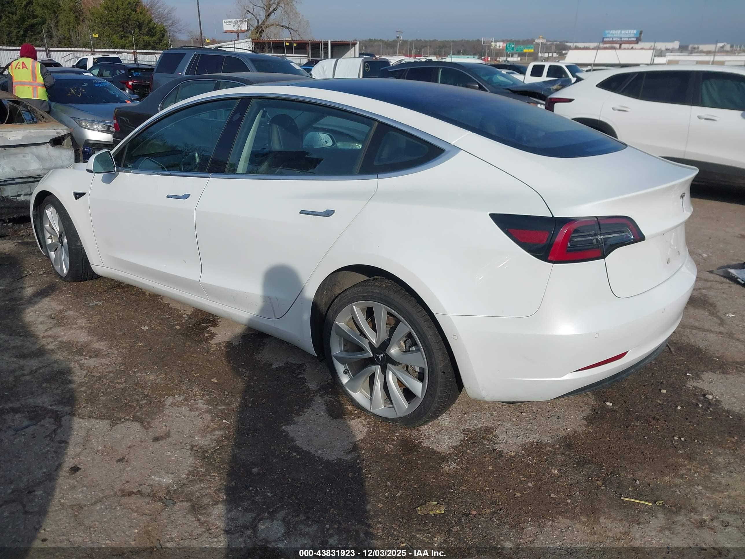 TESLA MODEL image 3