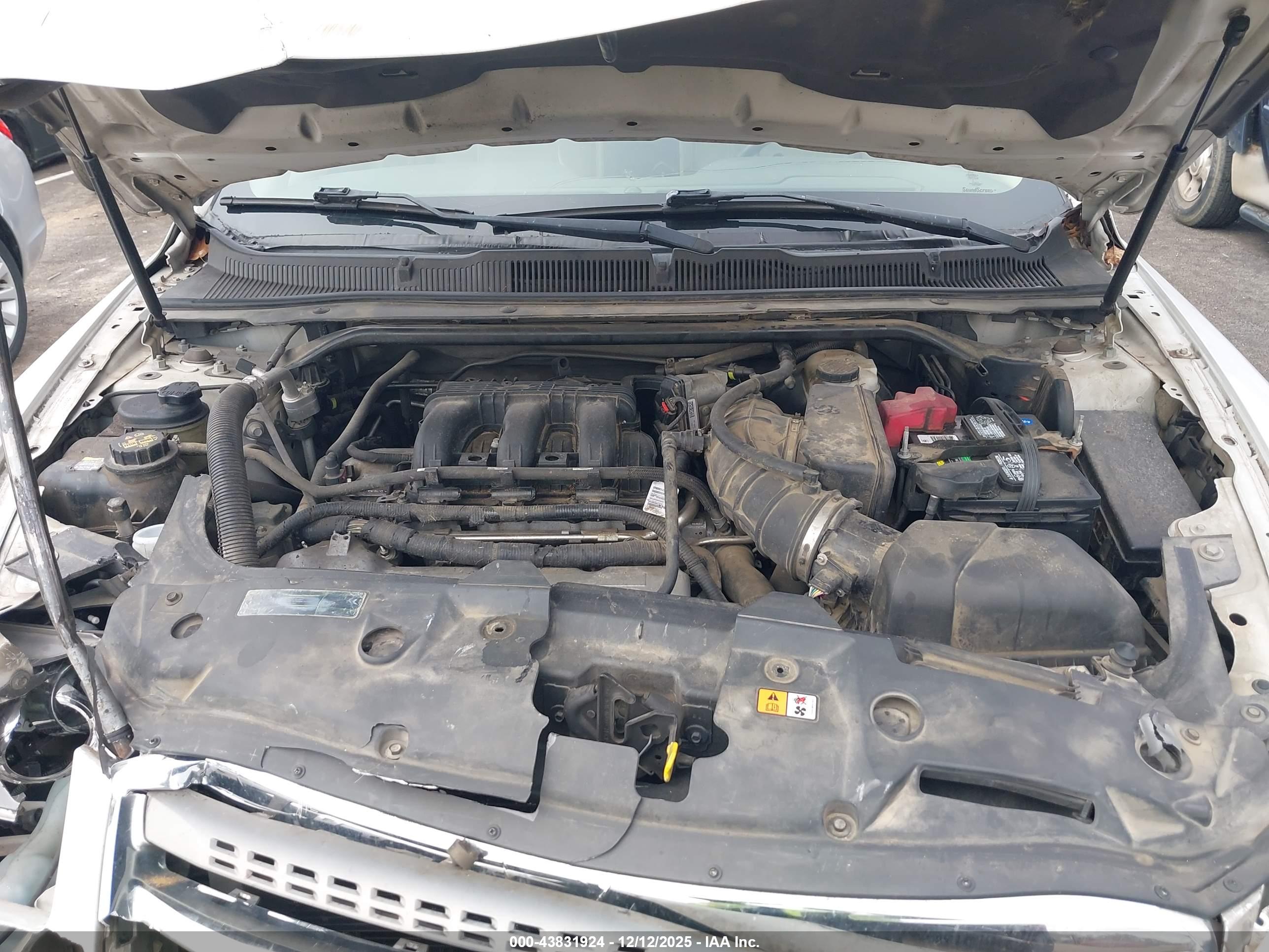 FORD TAURUS image 10