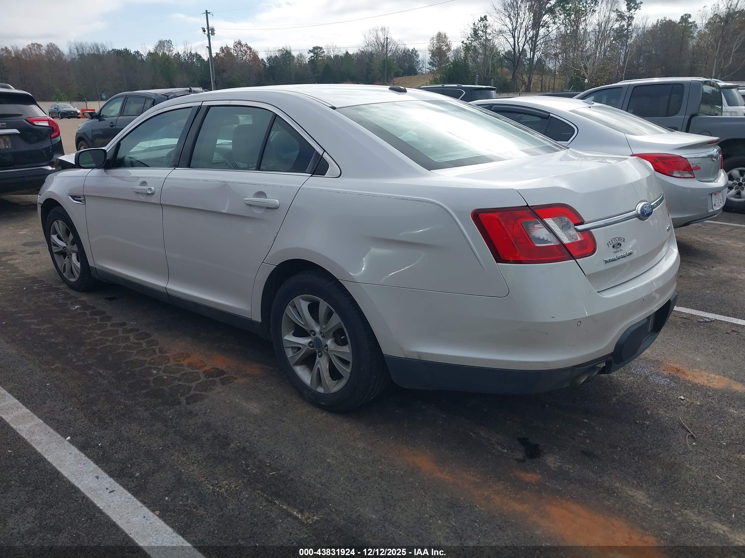 FORD TAURUS image 3