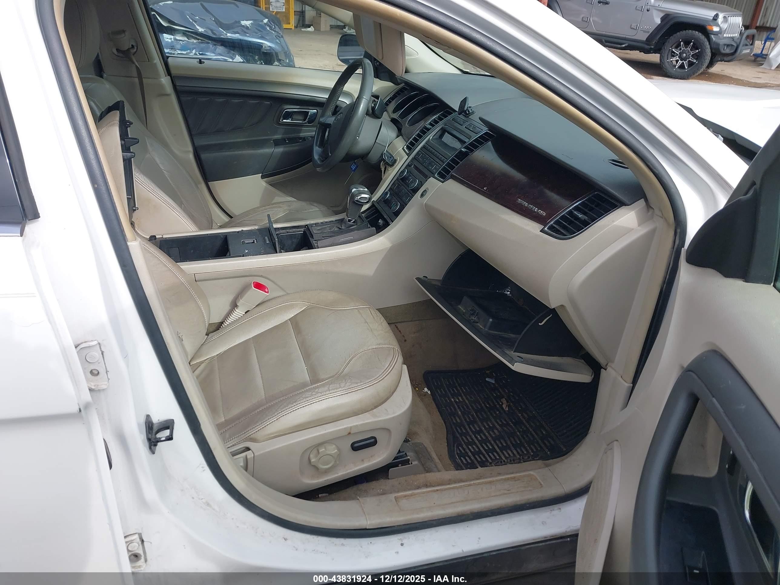 FORD TAURUS image 5
