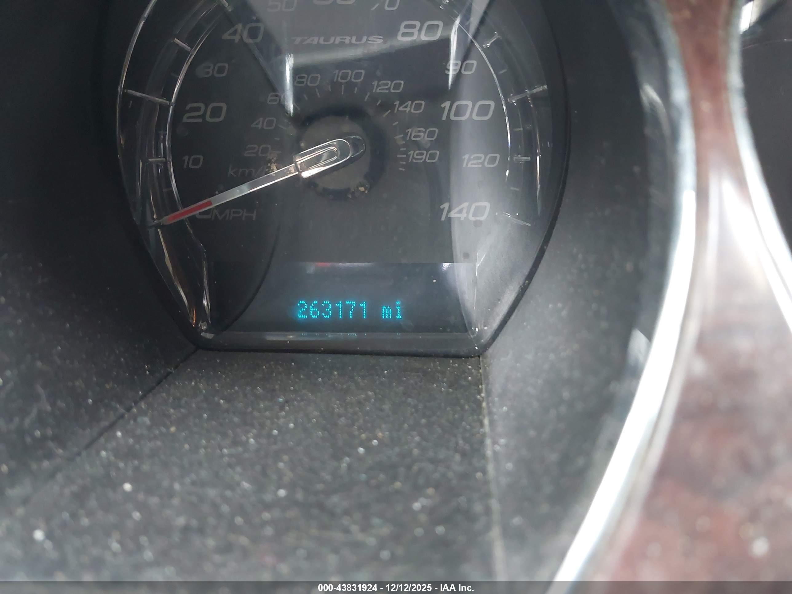 FORD TAURUS image 7