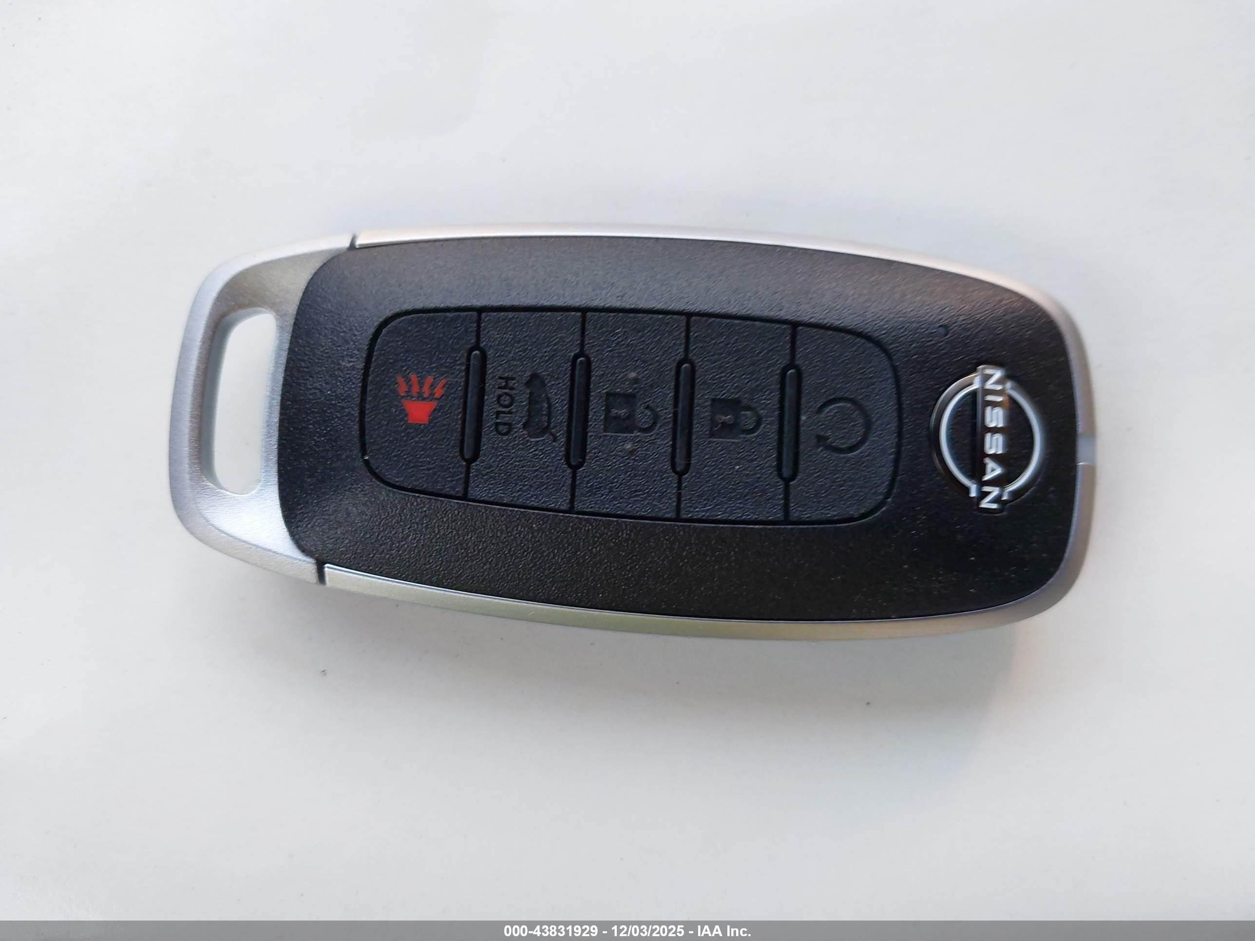 NISSAN ROGUE image 11