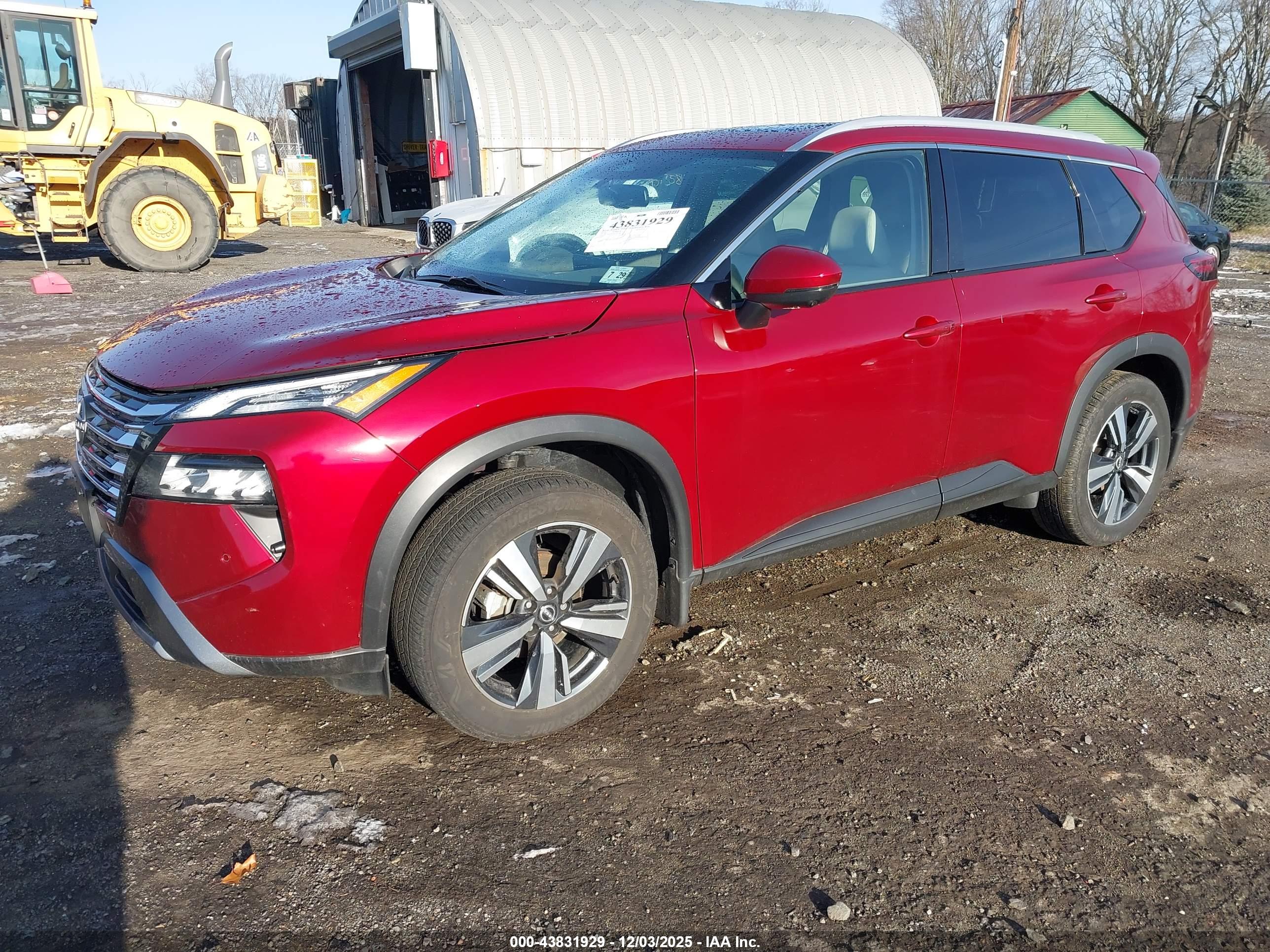 NISSAN ROGUE image 2