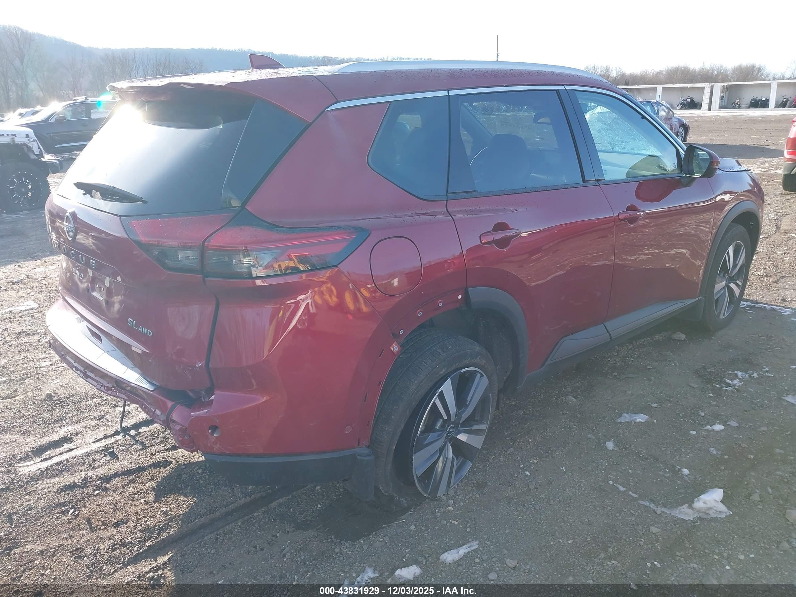 NISSAN ROGUE image 4