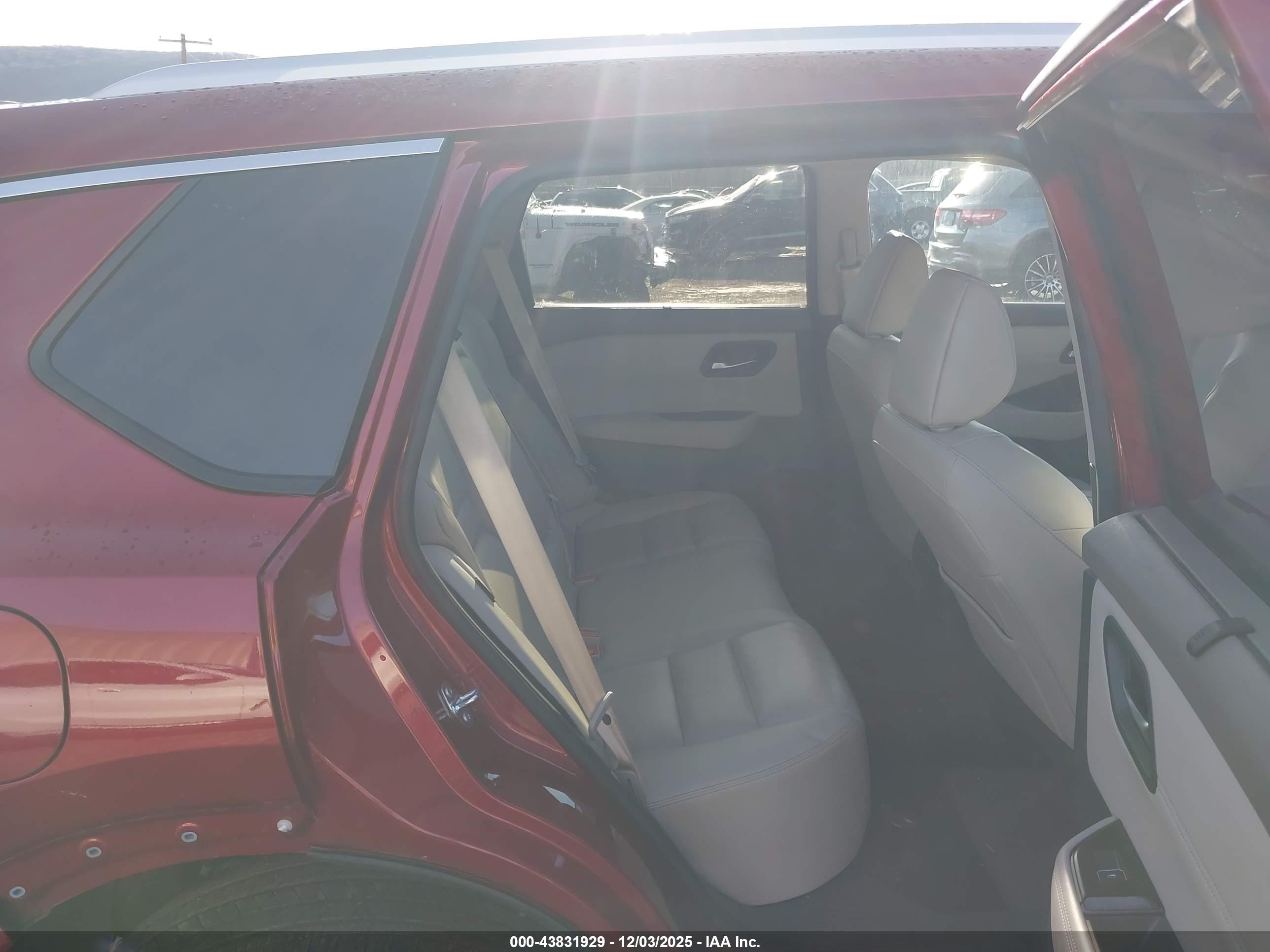 NISSAN ROGUE image 8