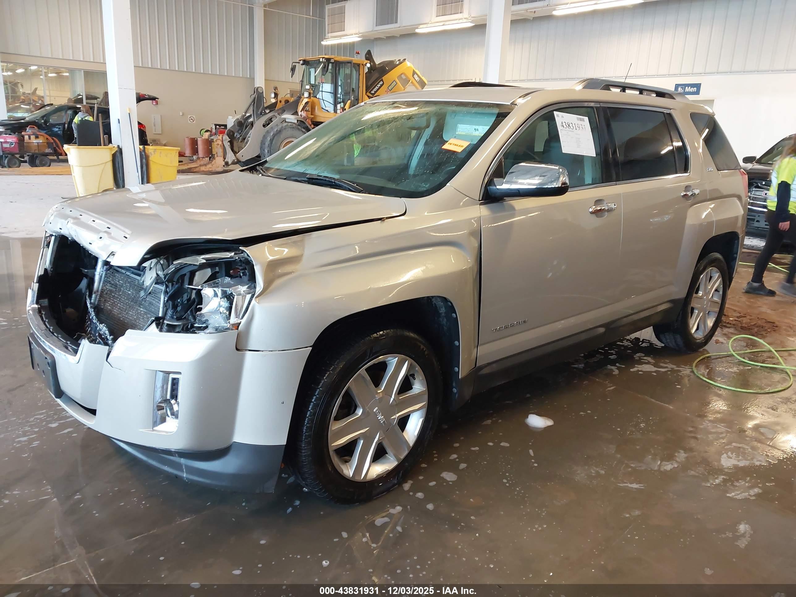 GMC TERRAIN image 2