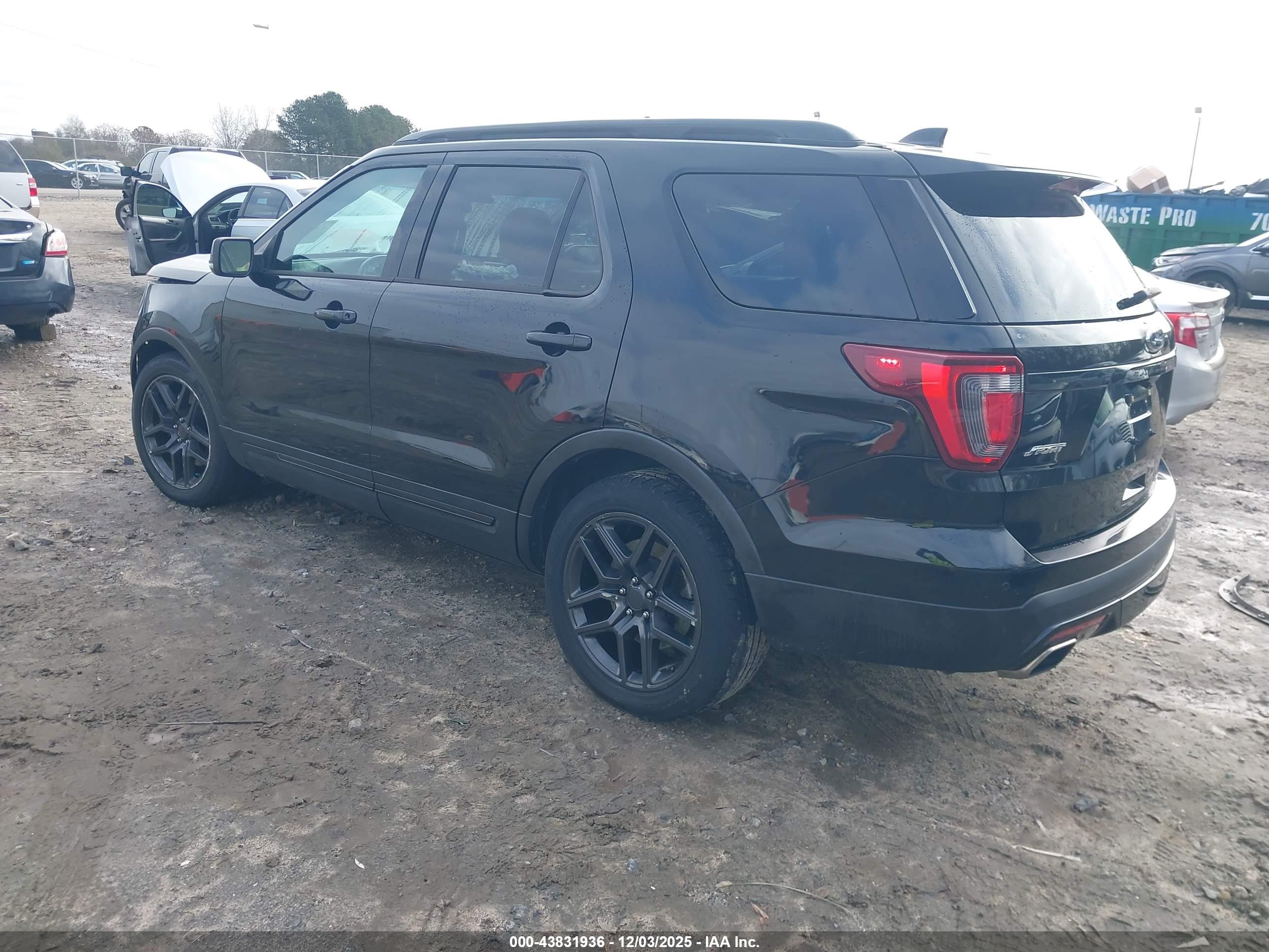 FORD EXPLORER image 3