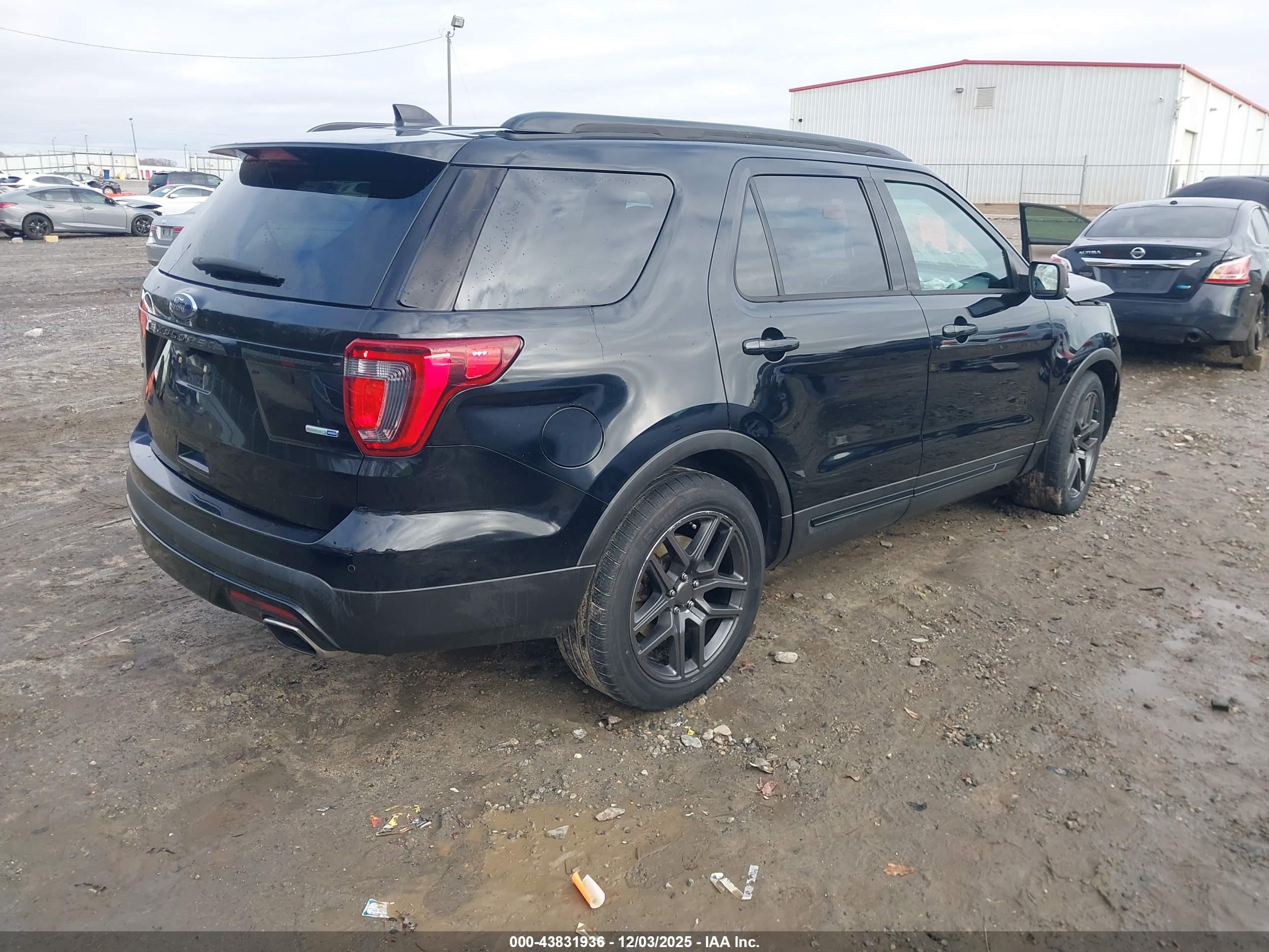 FORD EXPLORER image 4