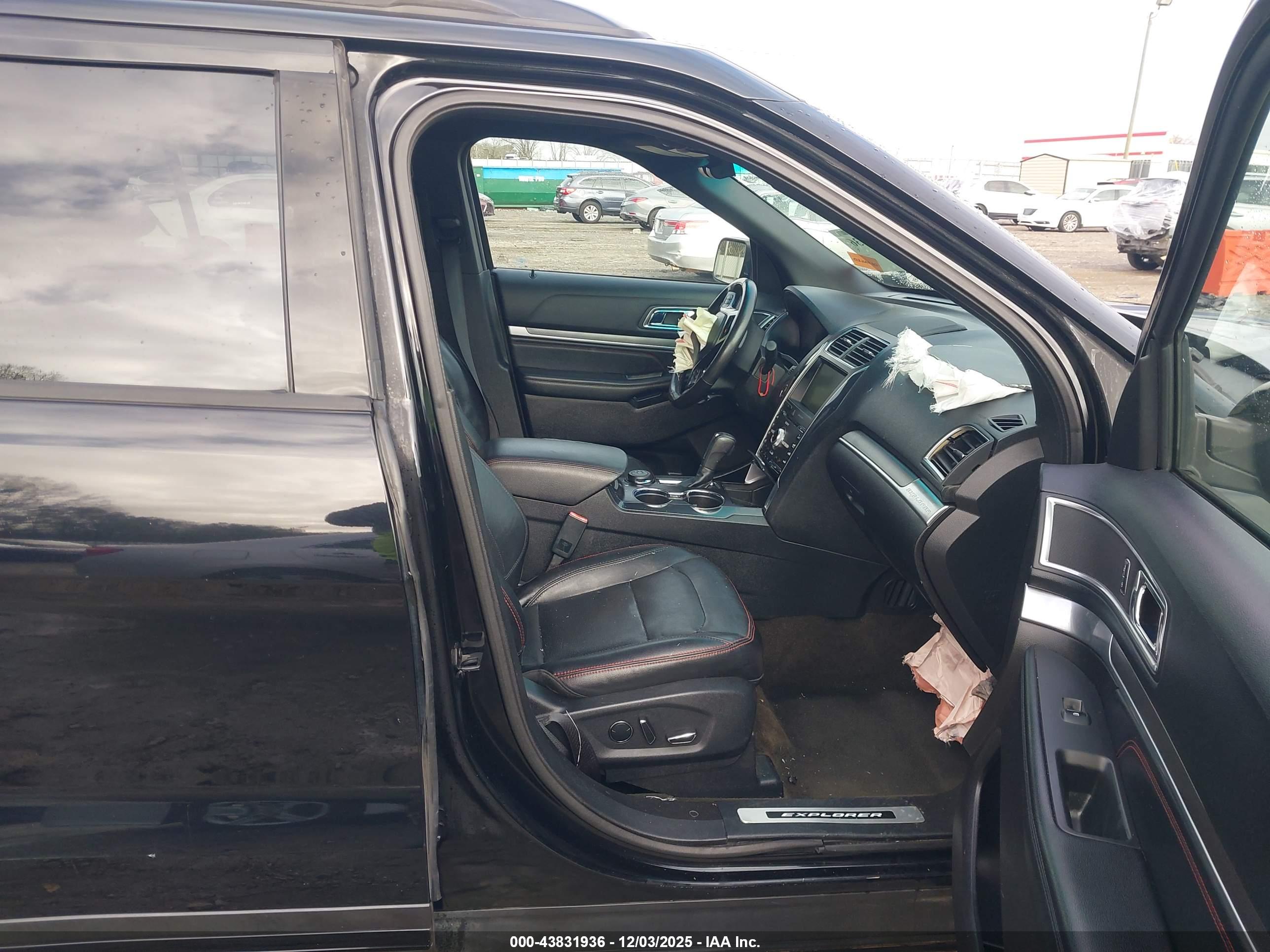 FORD EXPLORER image 5
