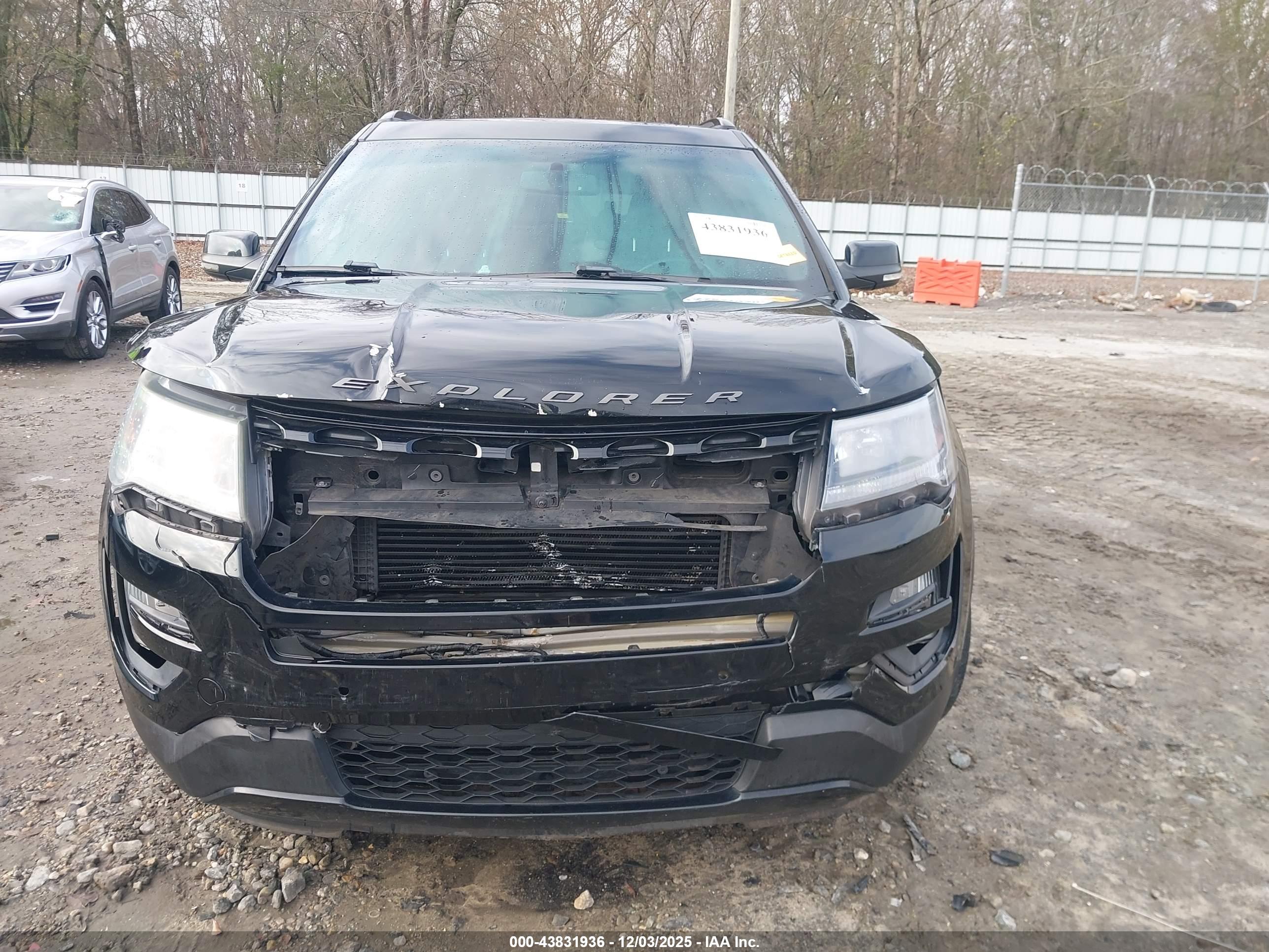 FORD EXPLORER image 6