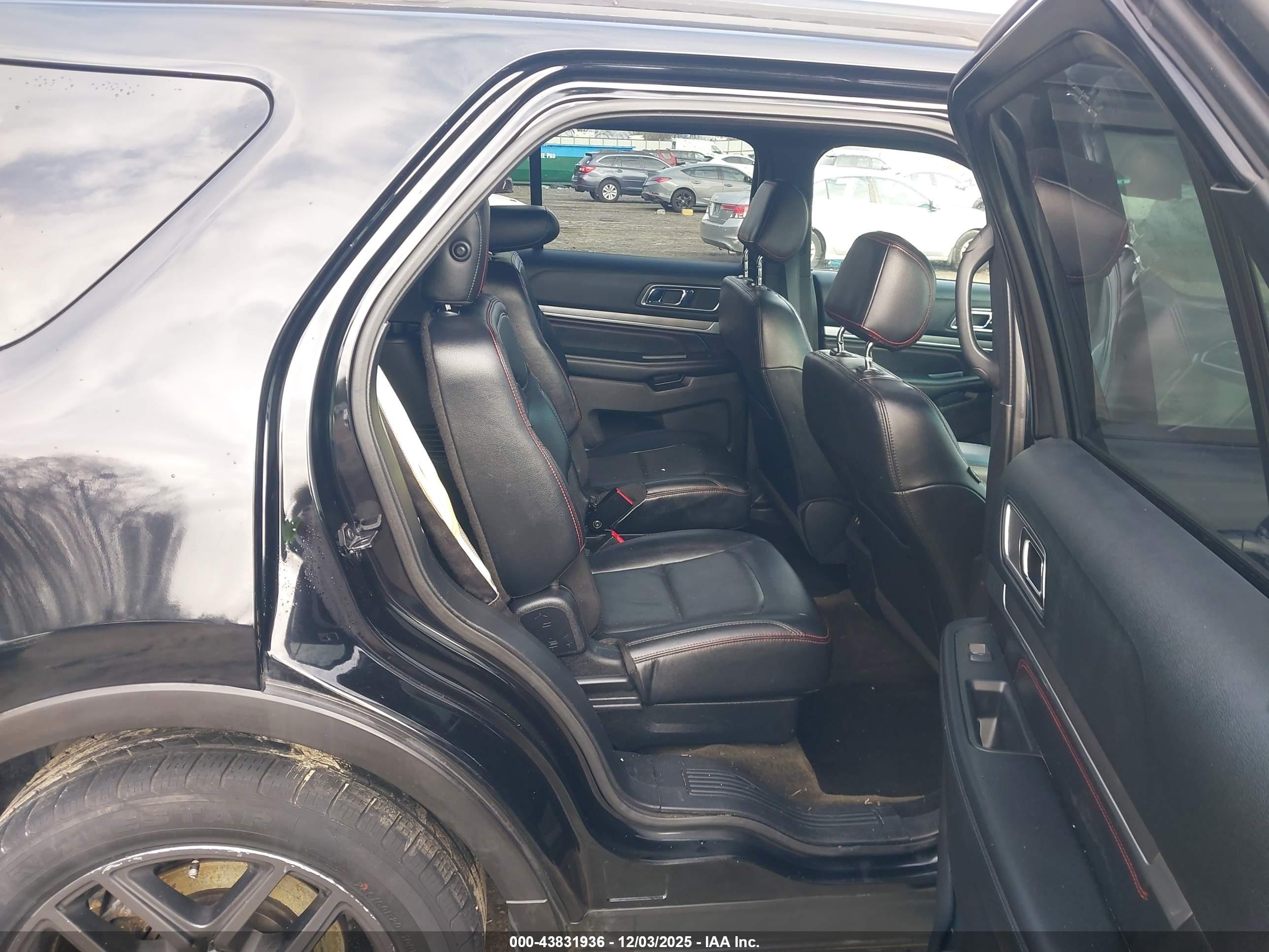 FORD EXPLORER image 8