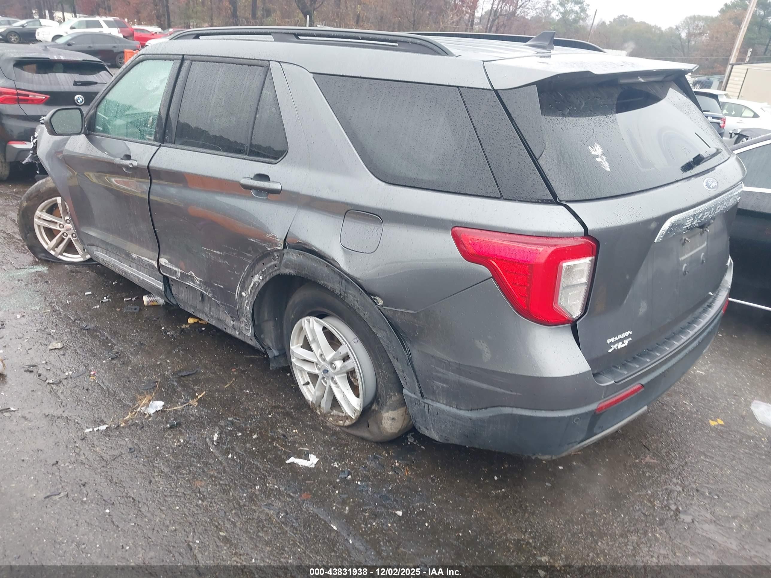 FORD EXPLORER image 3