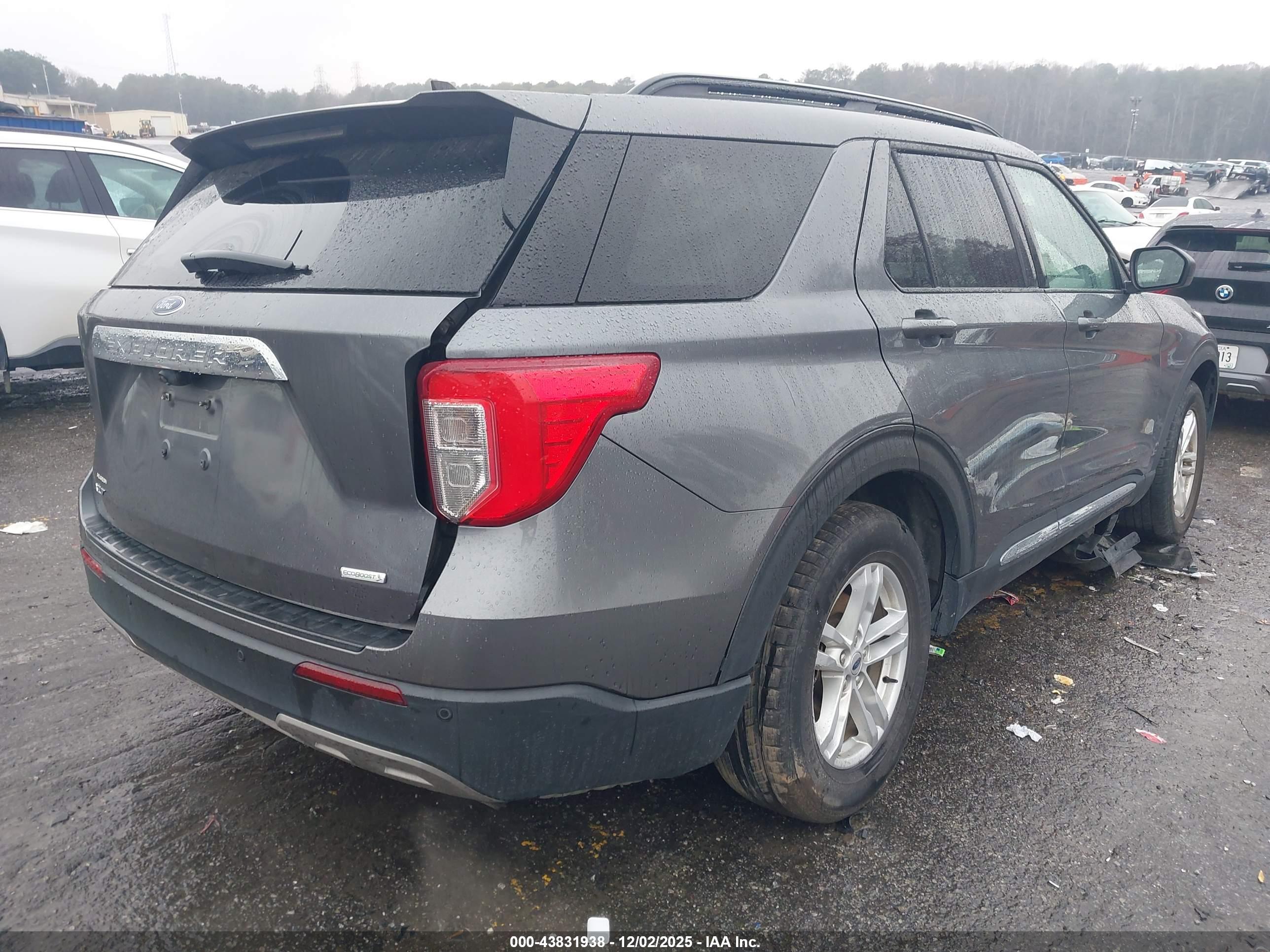 FORD EXPLORER image 4