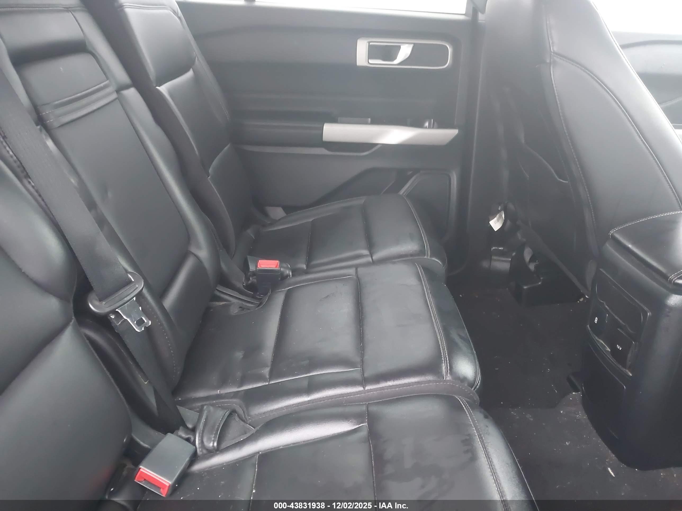 FORD EXPLORER image 8