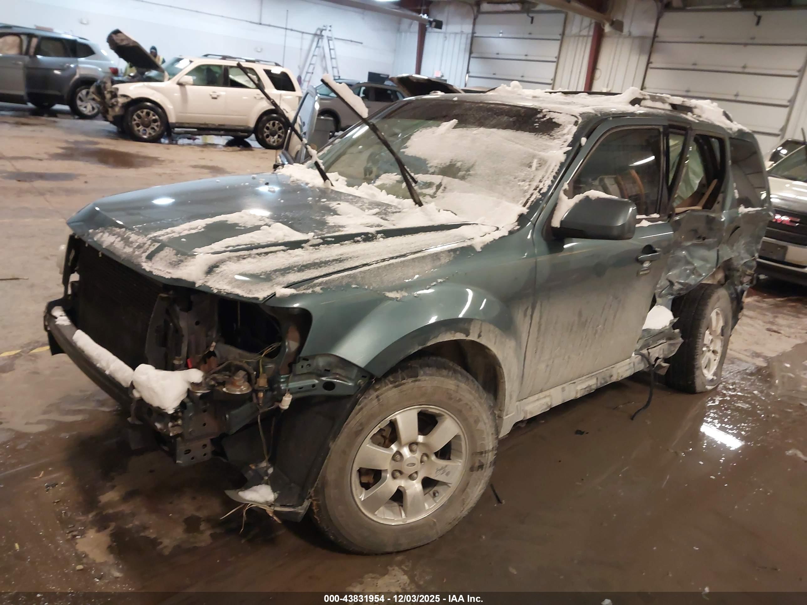 FORD ESCAPE image 2
