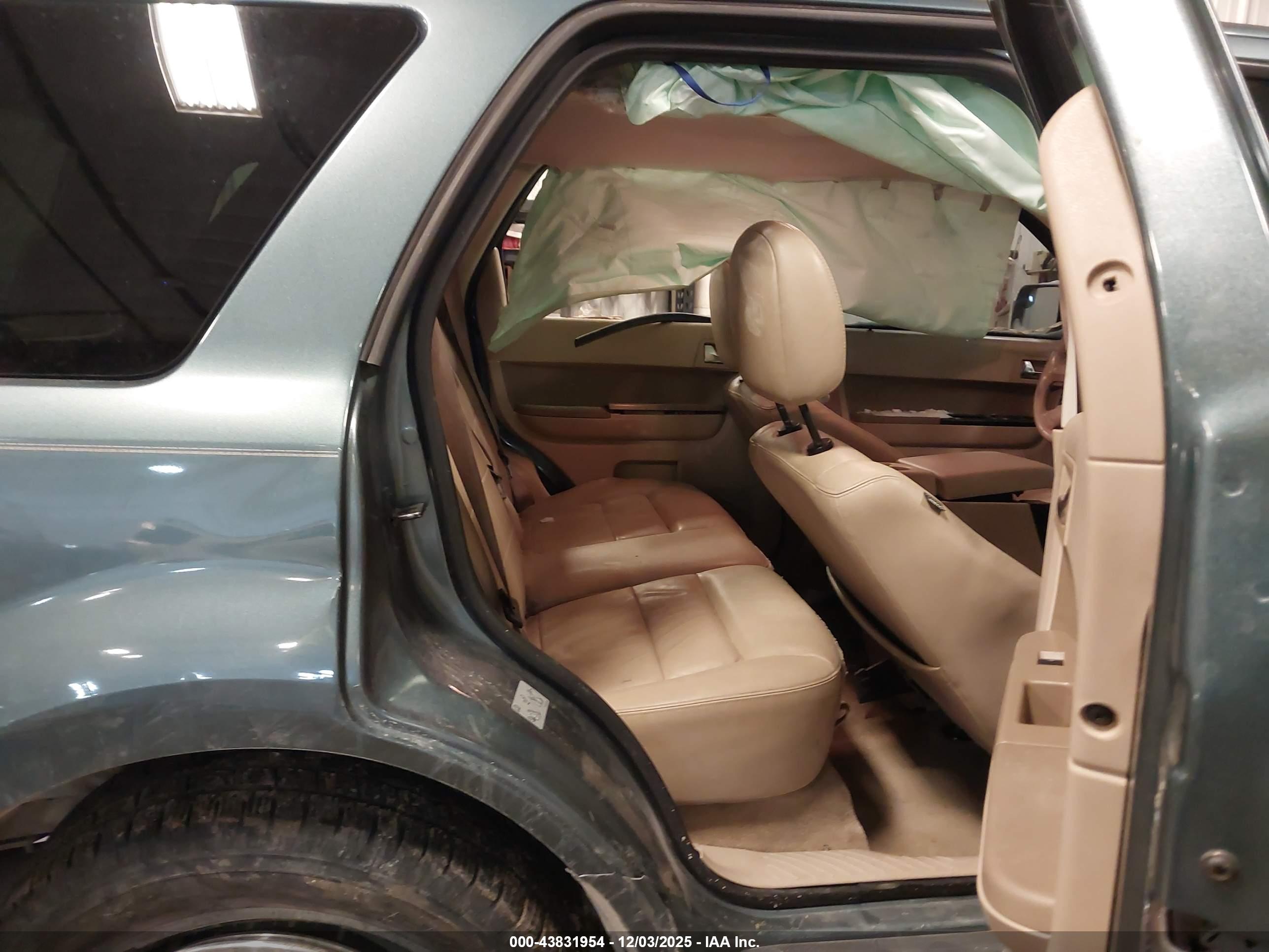 FORD ESCAPE image 8