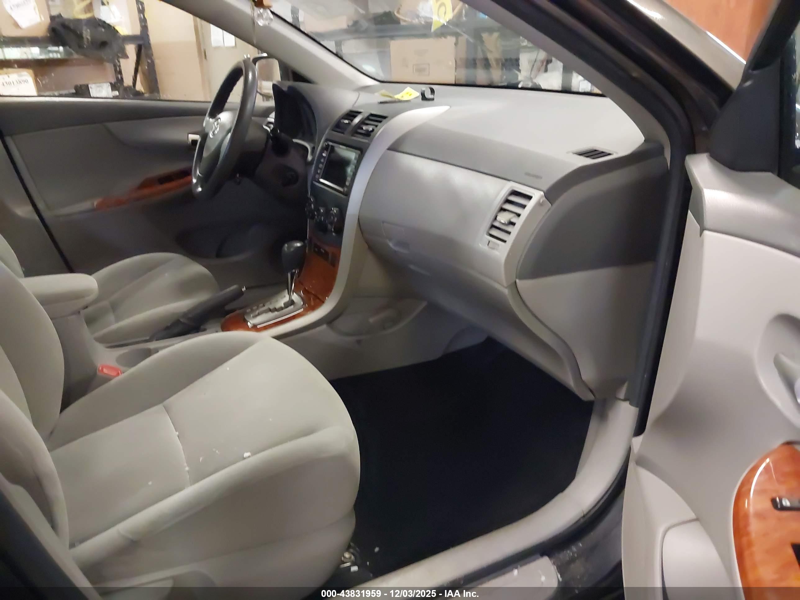 TOYOTA COROLLA image 5