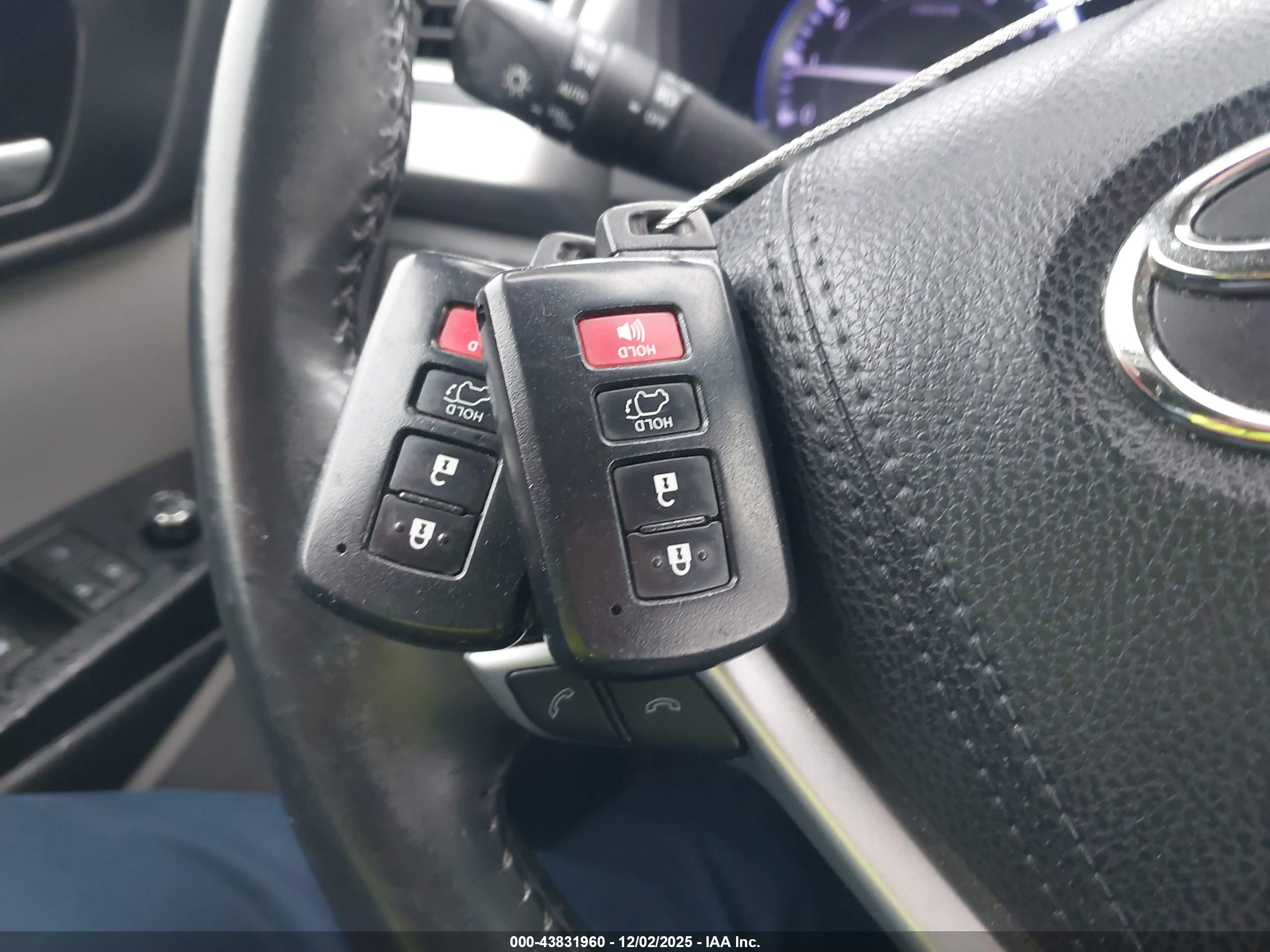 TOYOTA HIGHLANDER image 11