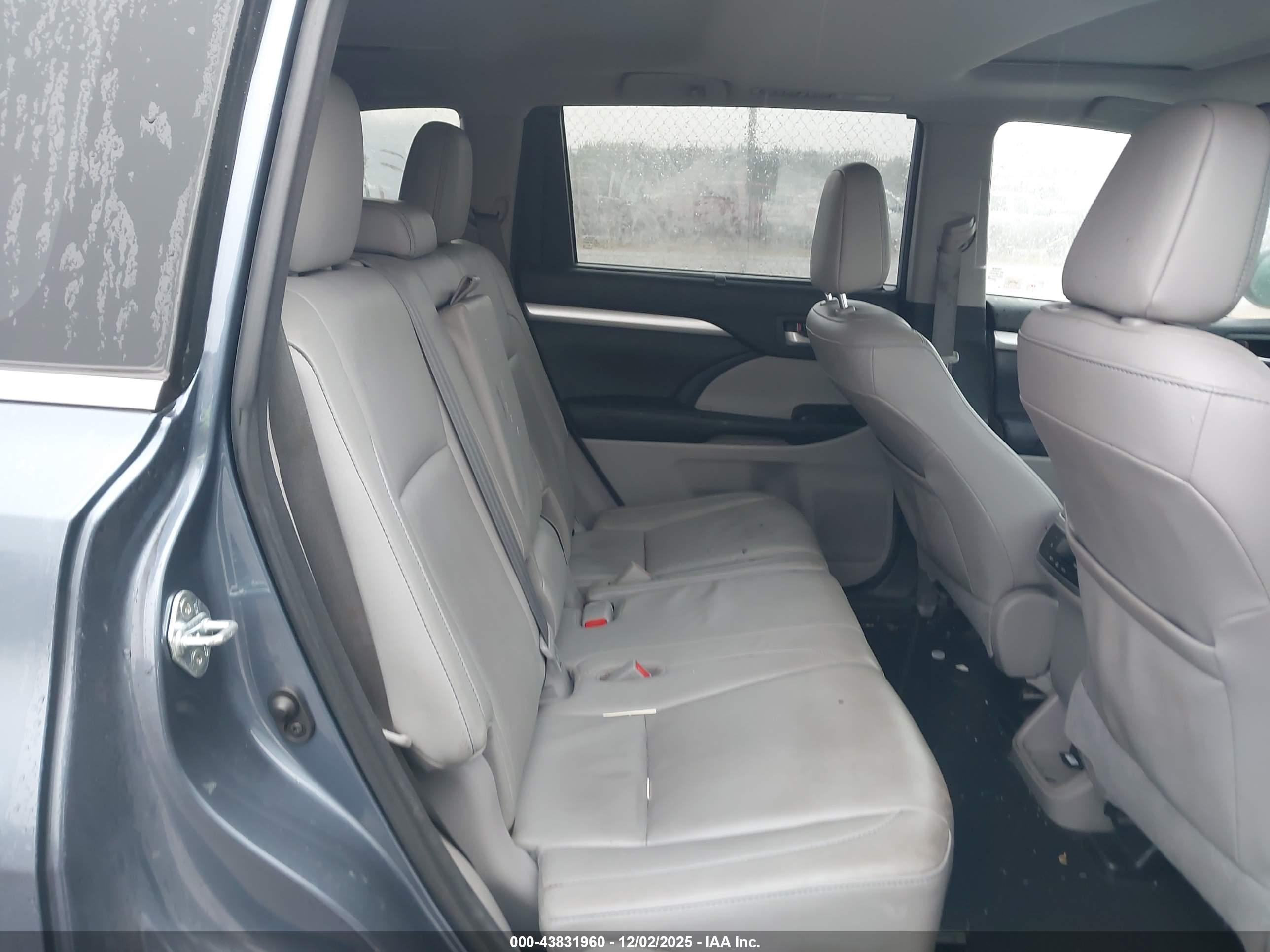 TOYOTA HIGHLANDER image 8