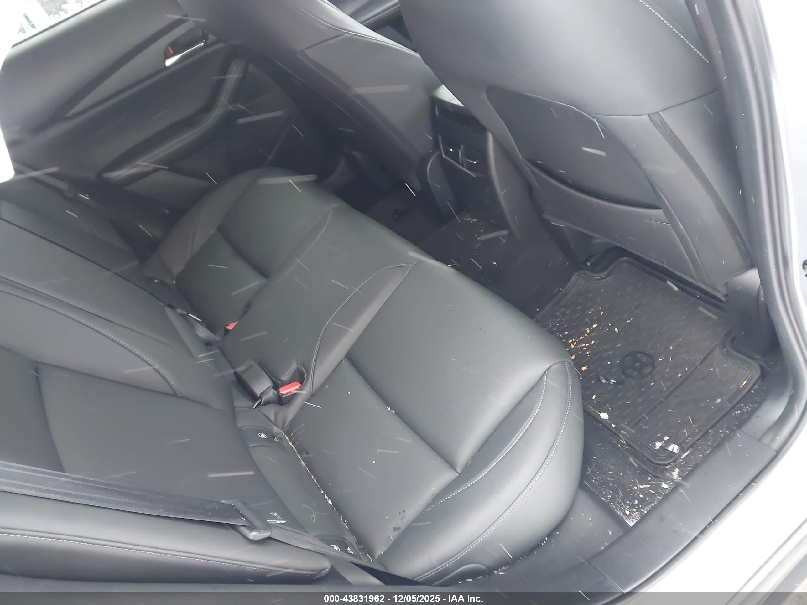 MAZDA CX-30 image 8