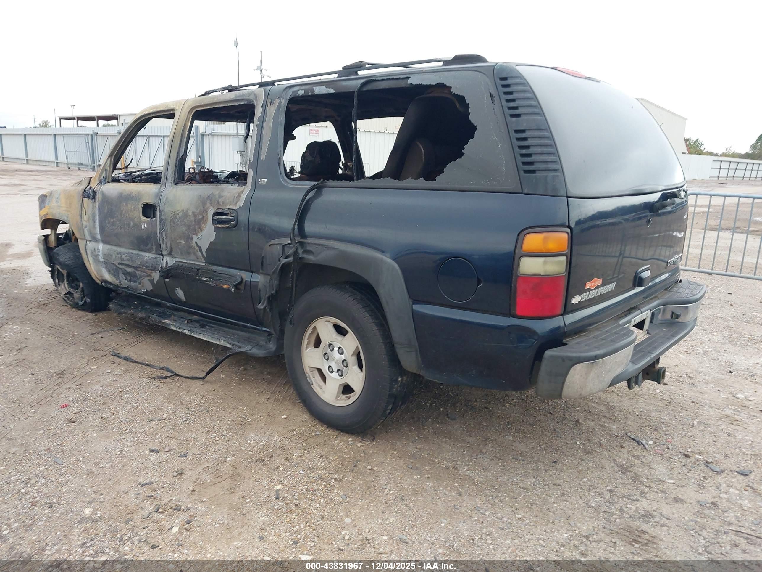 CHEVROLET SUBURBAN image 3