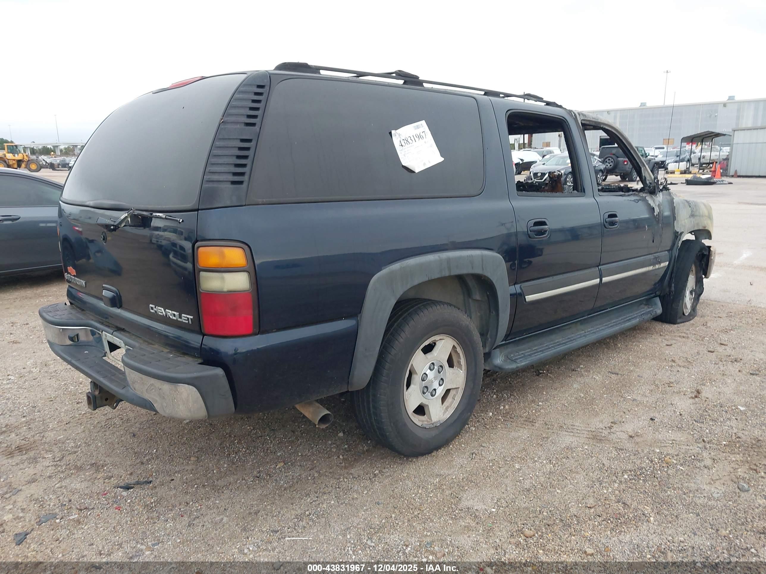 CHEVROLET SUBURBAN image 4