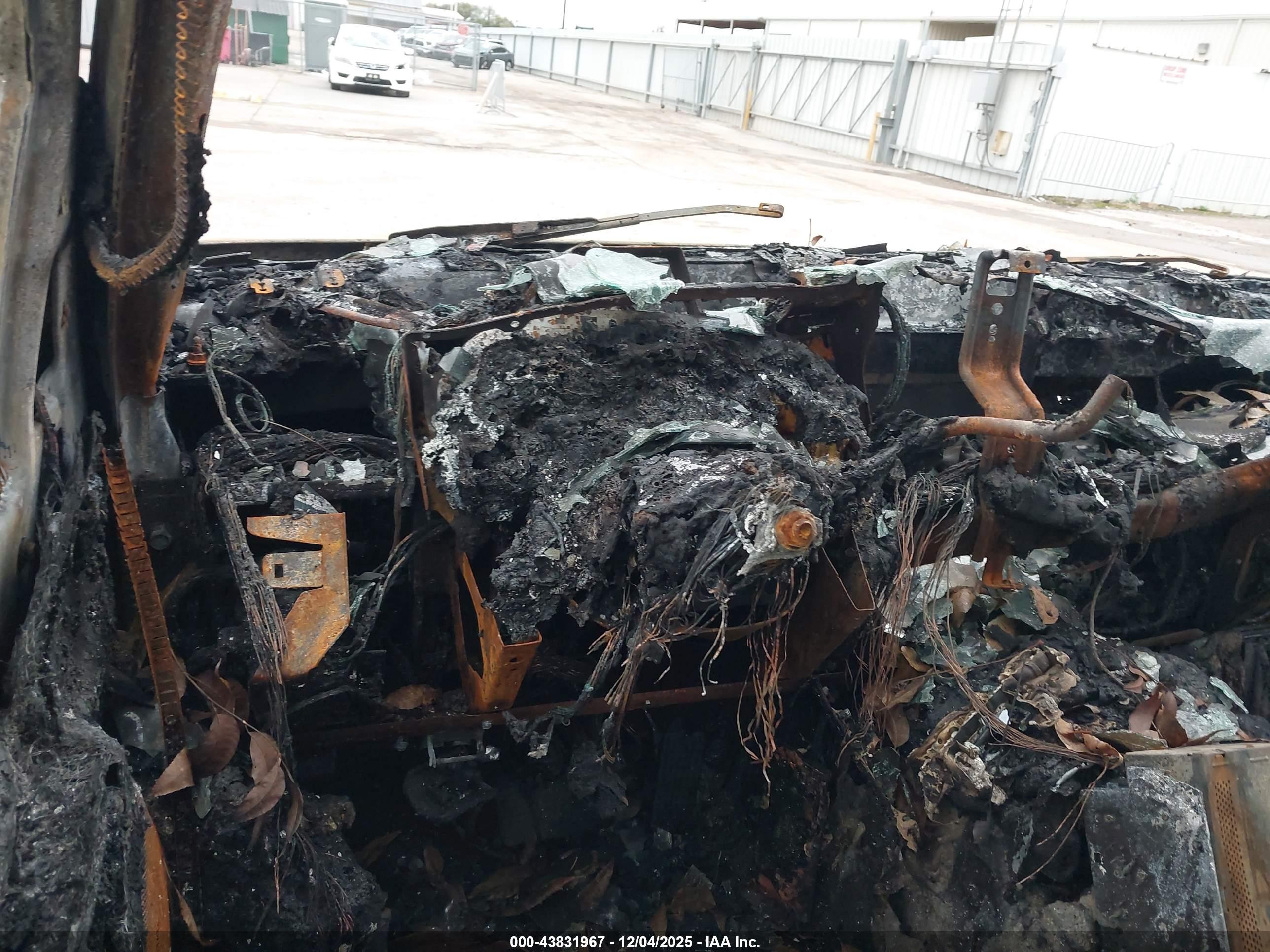 CHEVROLET SUBURBAN image 7